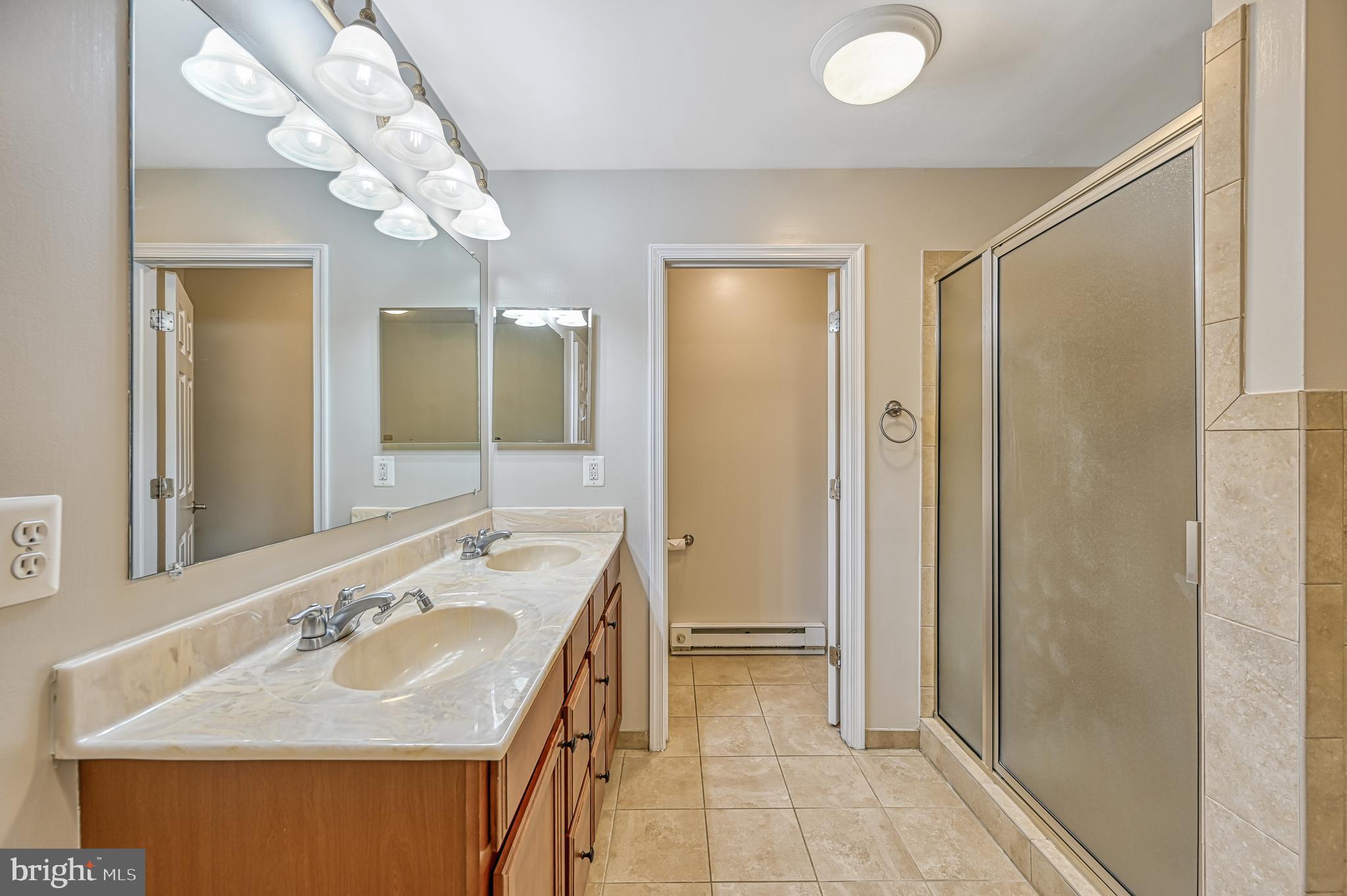 SHOREWOOD - Residential