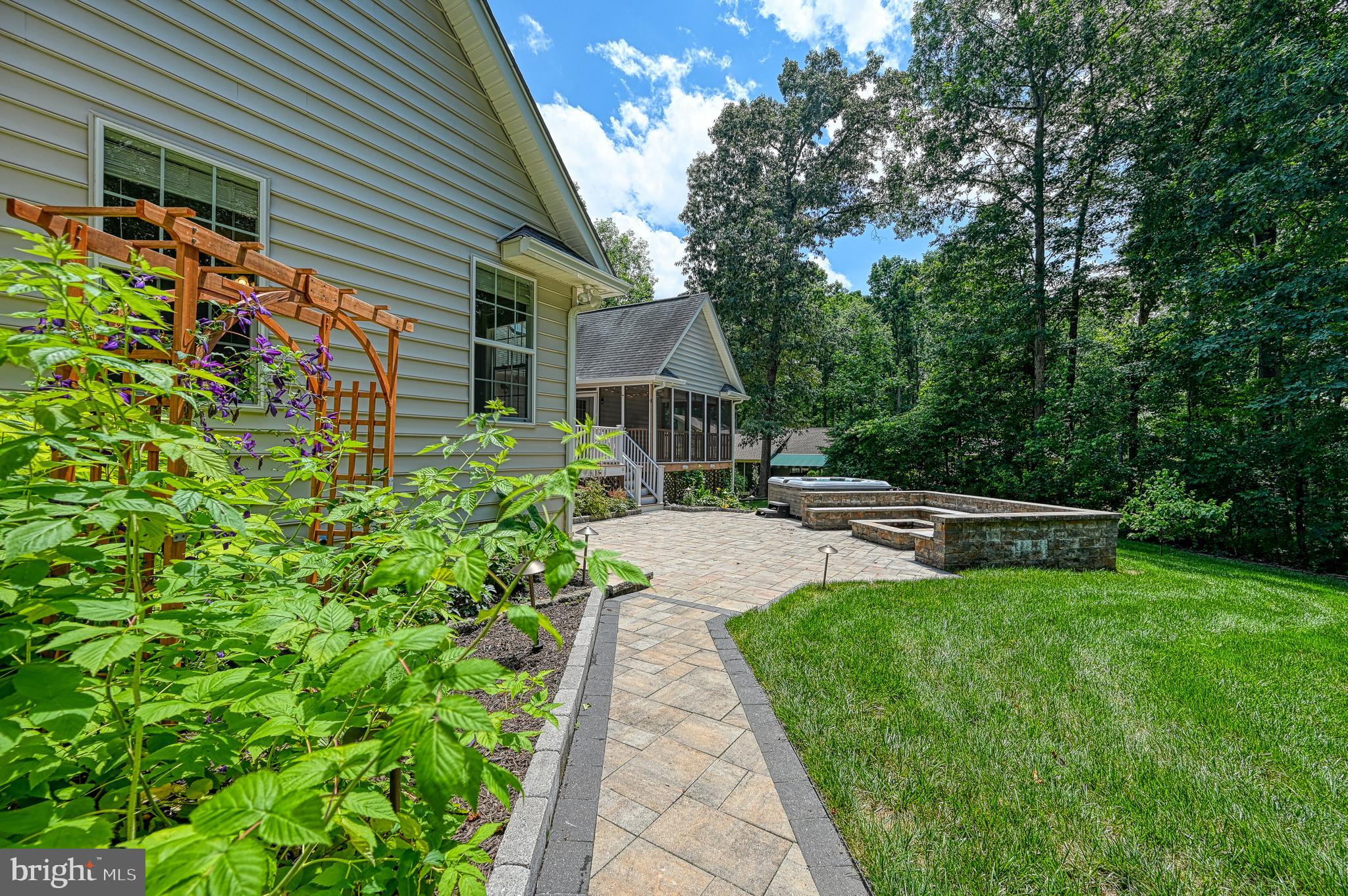 SHOREWOOD - Residential