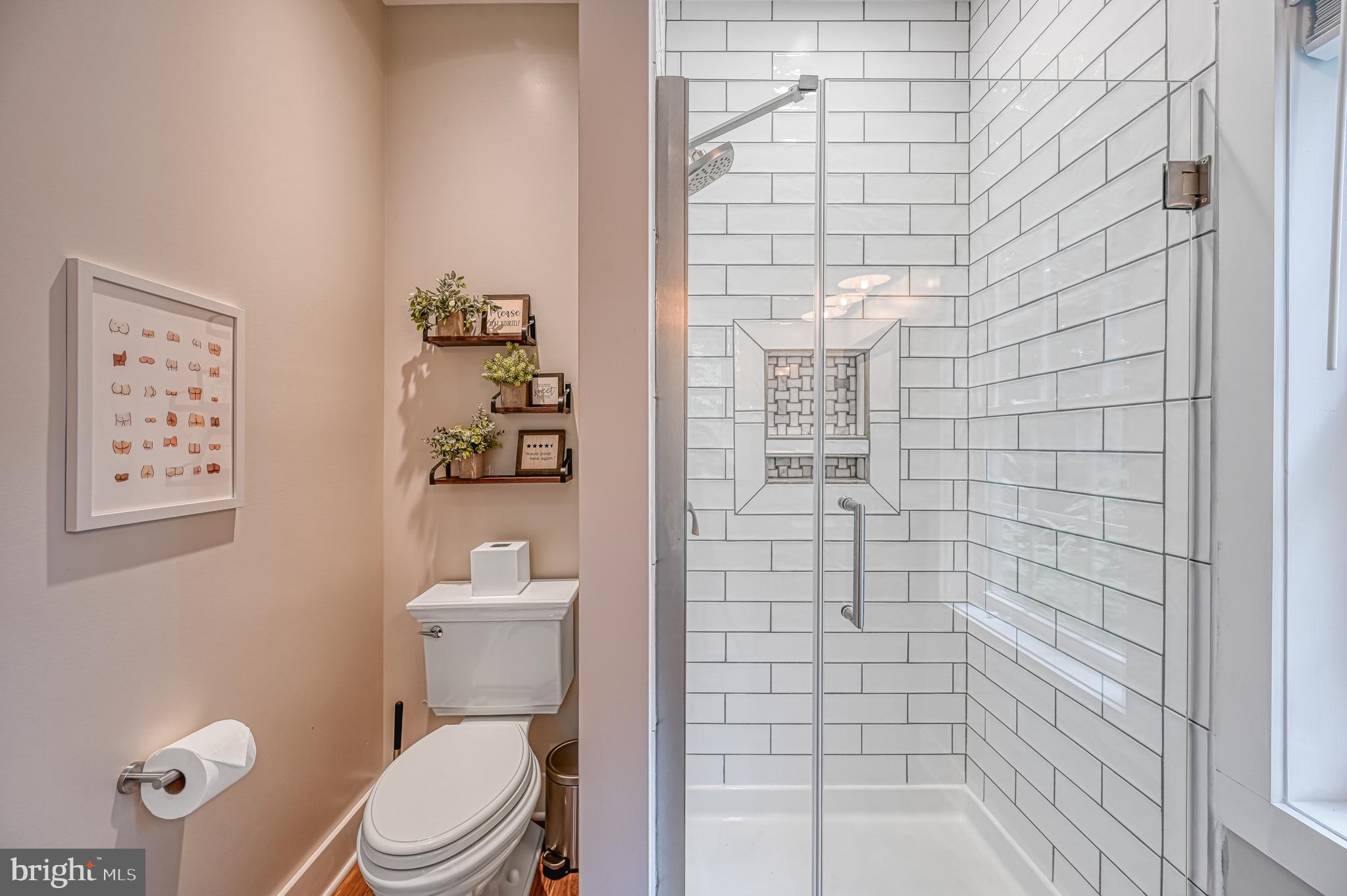 SHOREWOOD - Residential