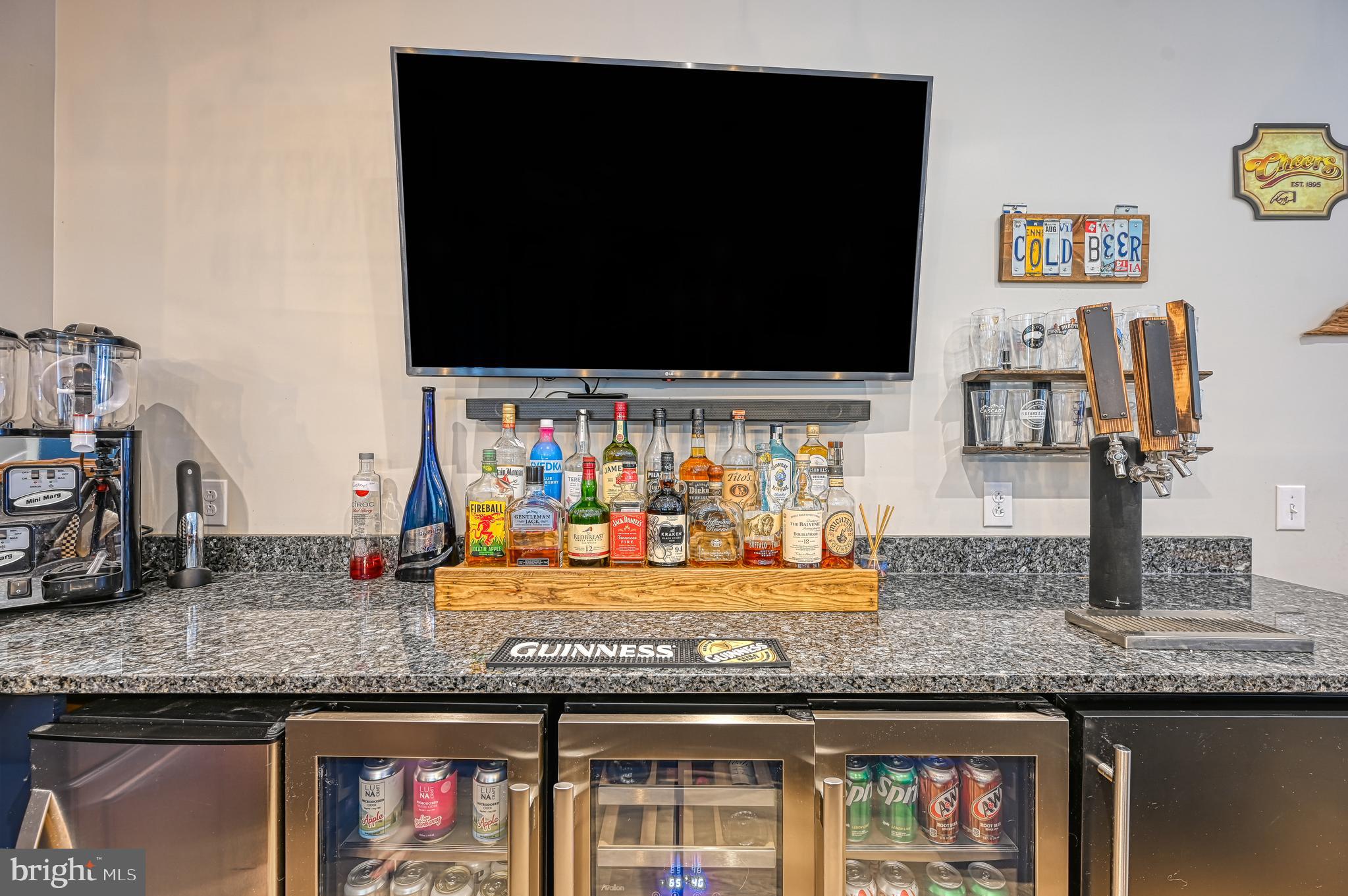 SHOREWOOD - Residential