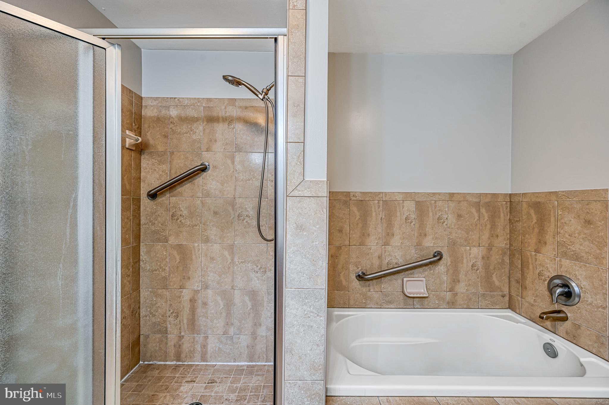 SHOREWOOD - Residential