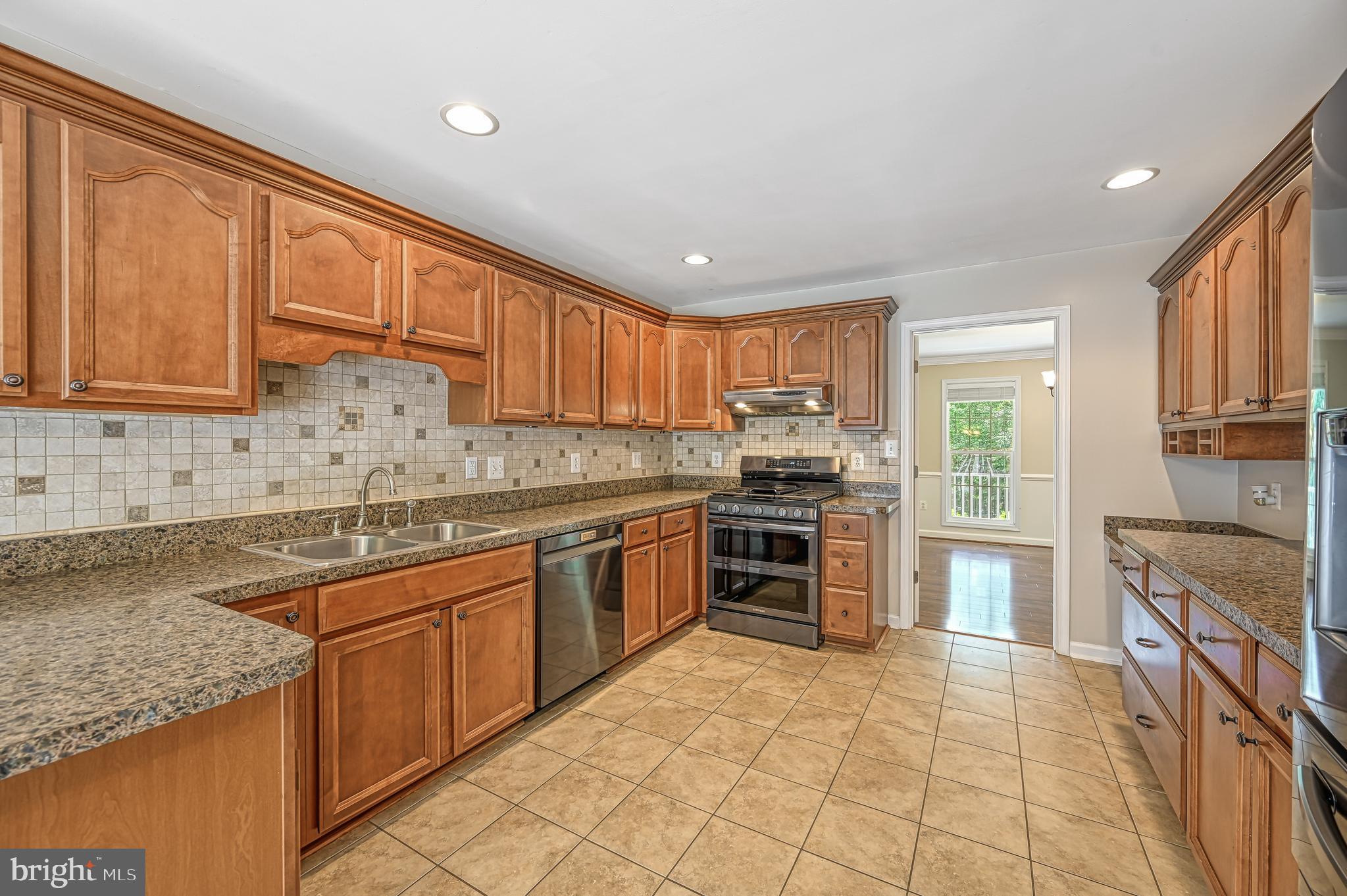 SHOREWOOD - Residential