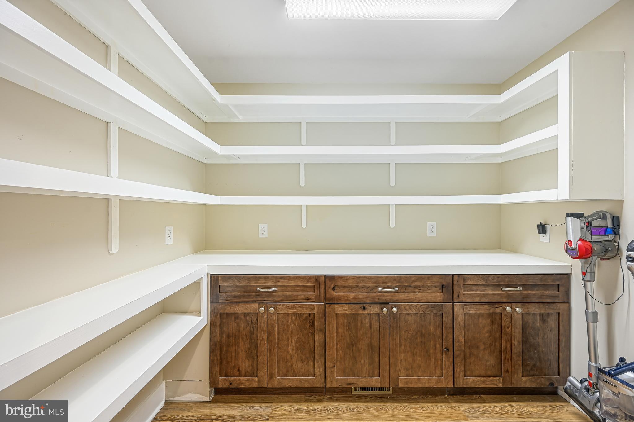 SHOREWOOD - Residential