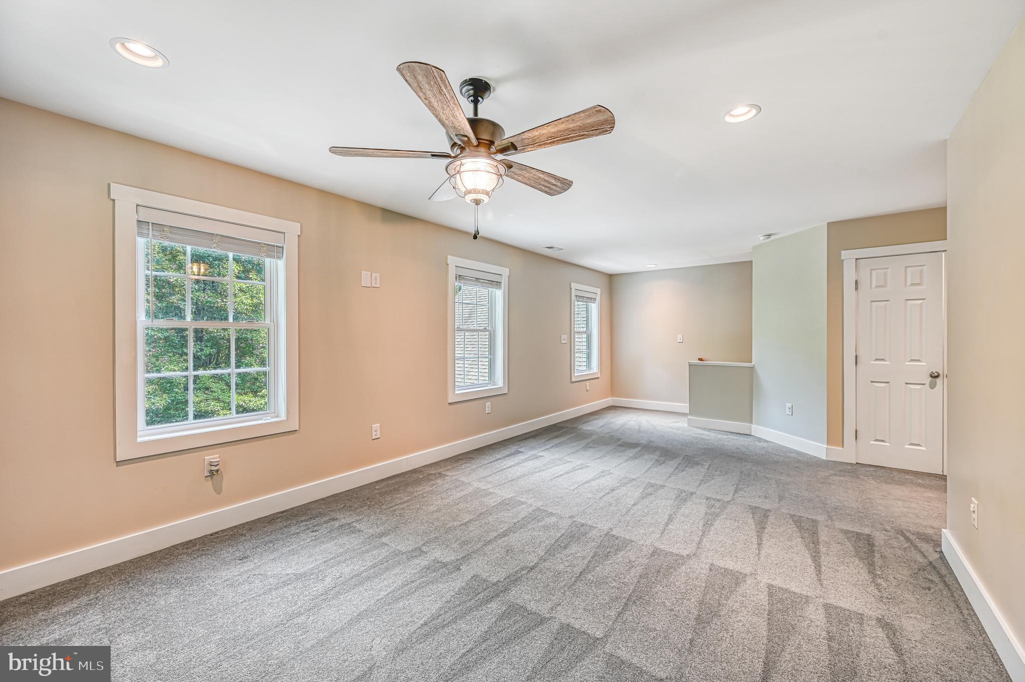 SHOREWOOD - Residential