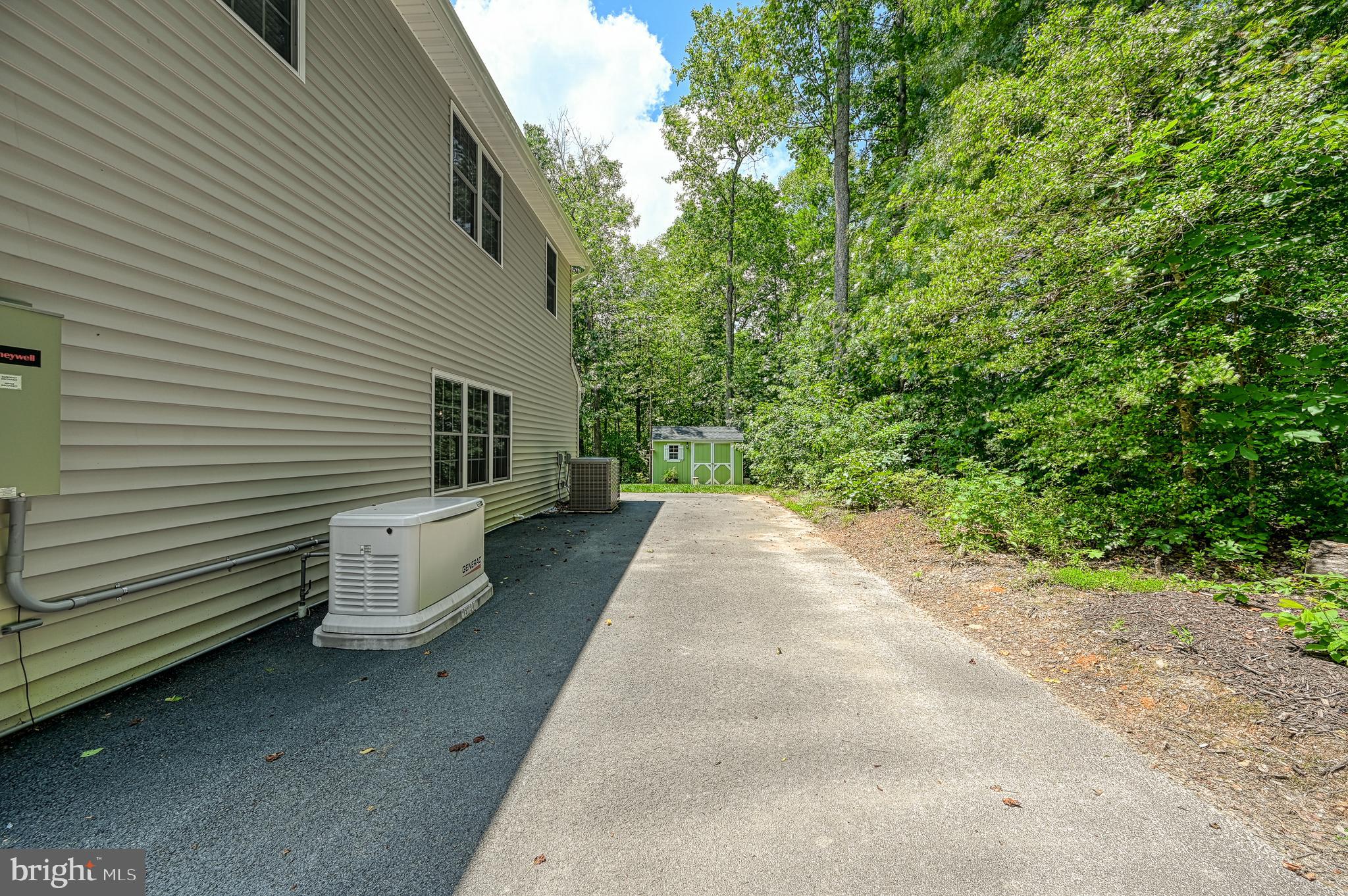 SHOREWOOD - Residential