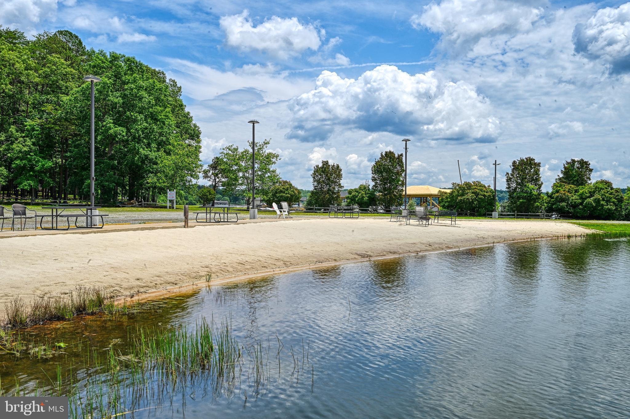 SHOREWOOD - Residential