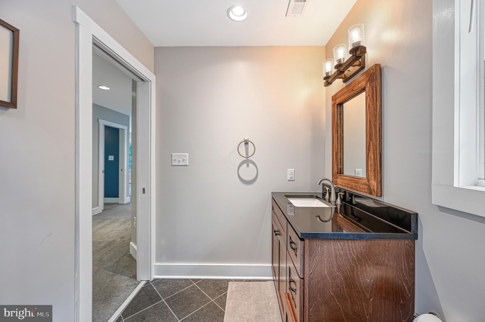 SHOREWOOD - Residential