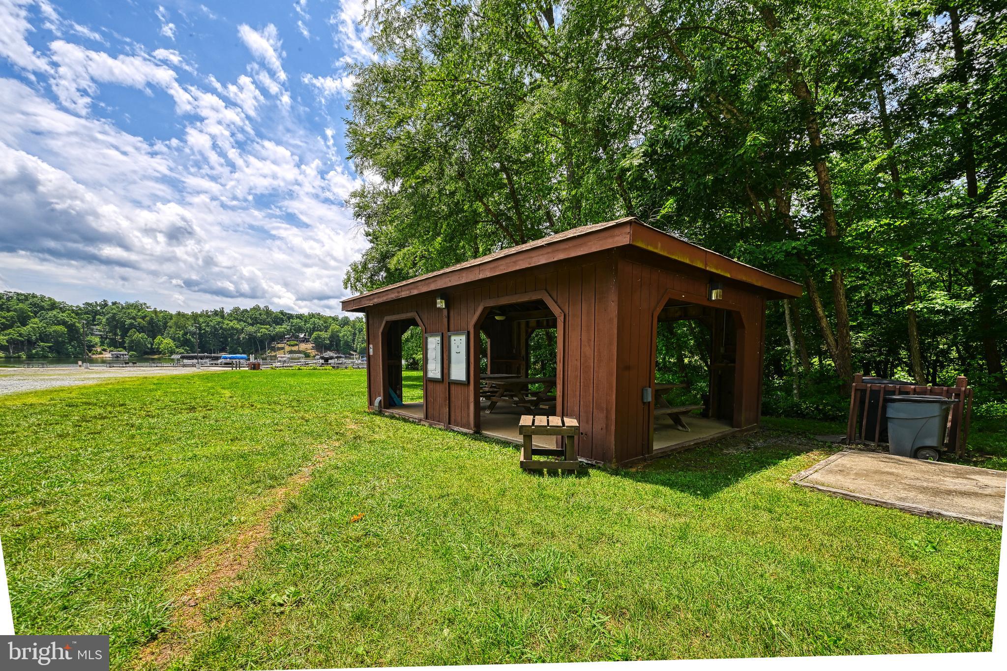 SHOREWOOD - Residential