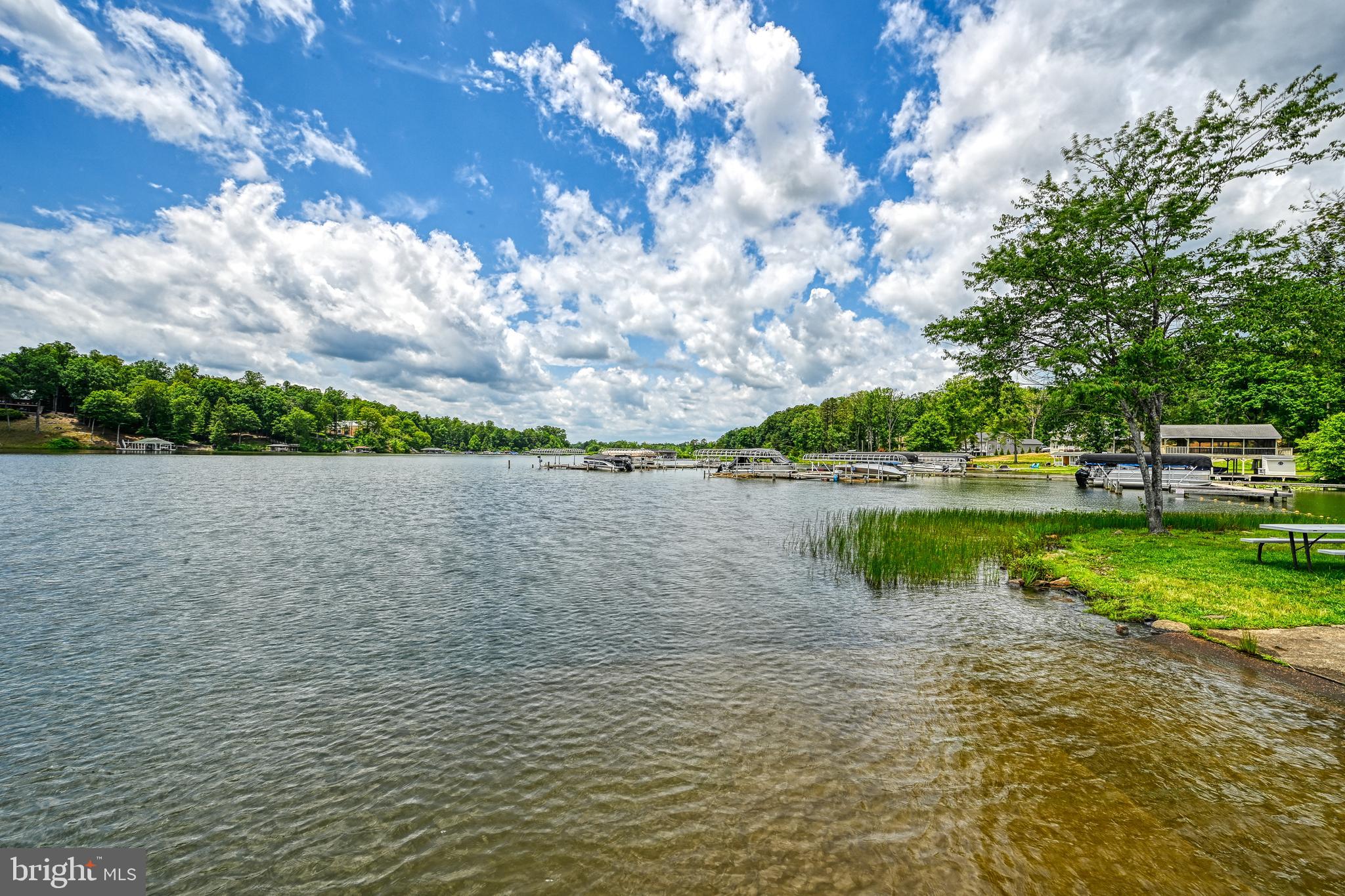 SHOREWOOD - Residential