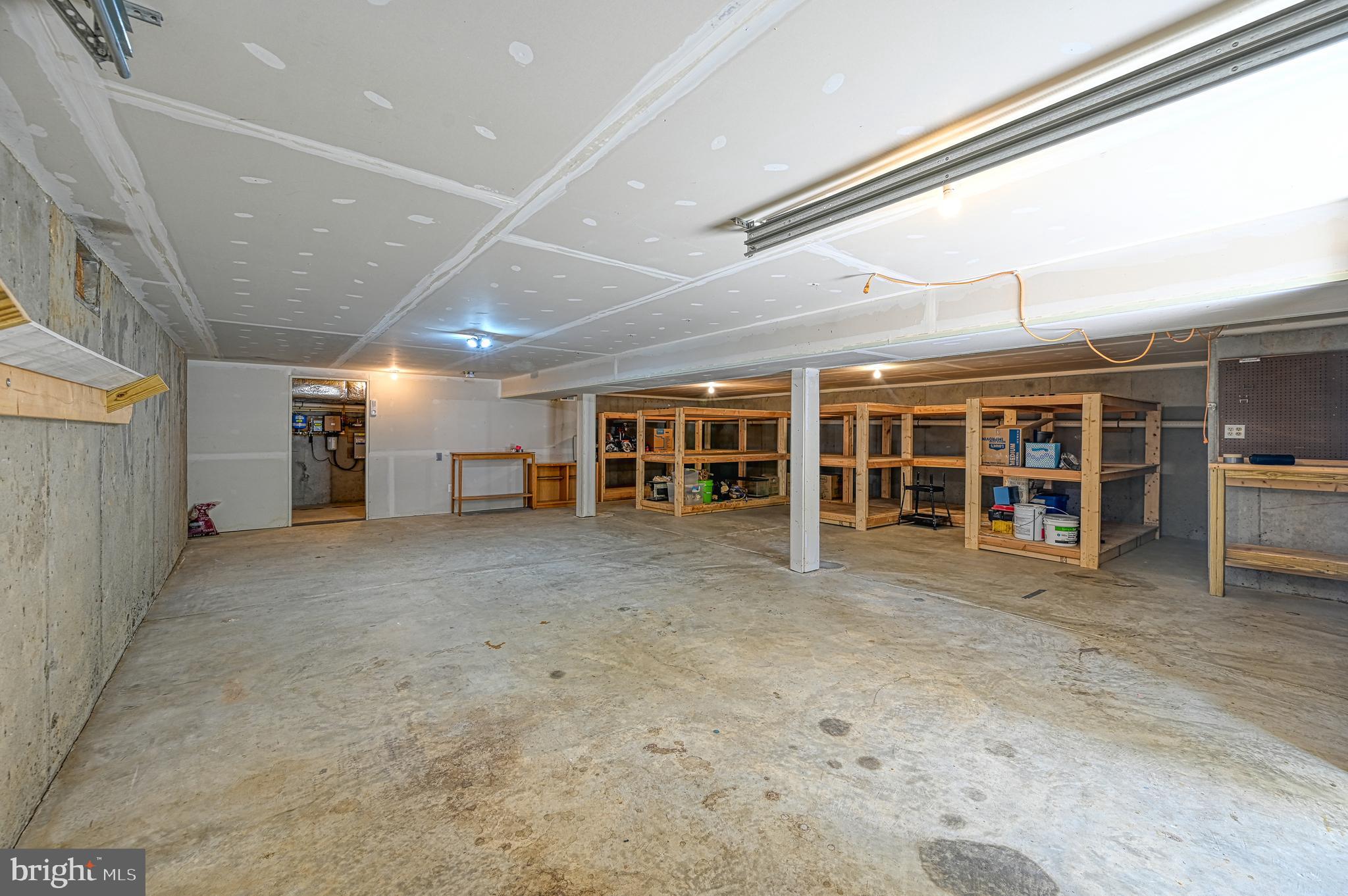 SHOREWOOD - Residential