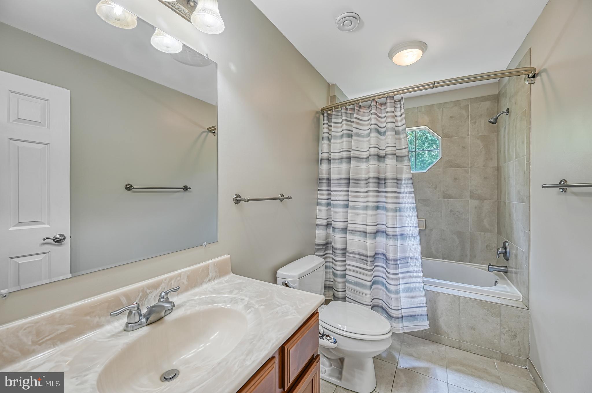 SHOREWOOD - Residential