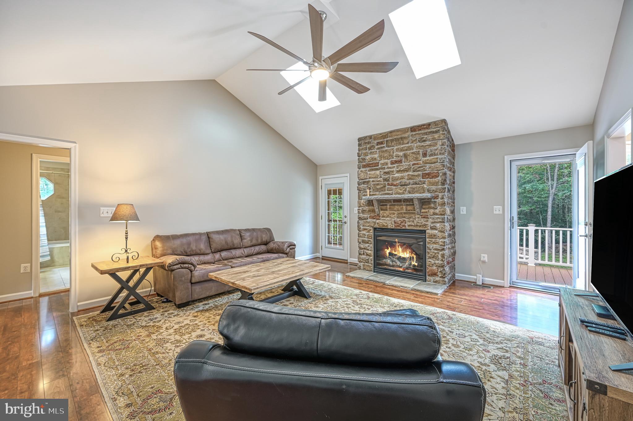 SHOREWOOD - Residential