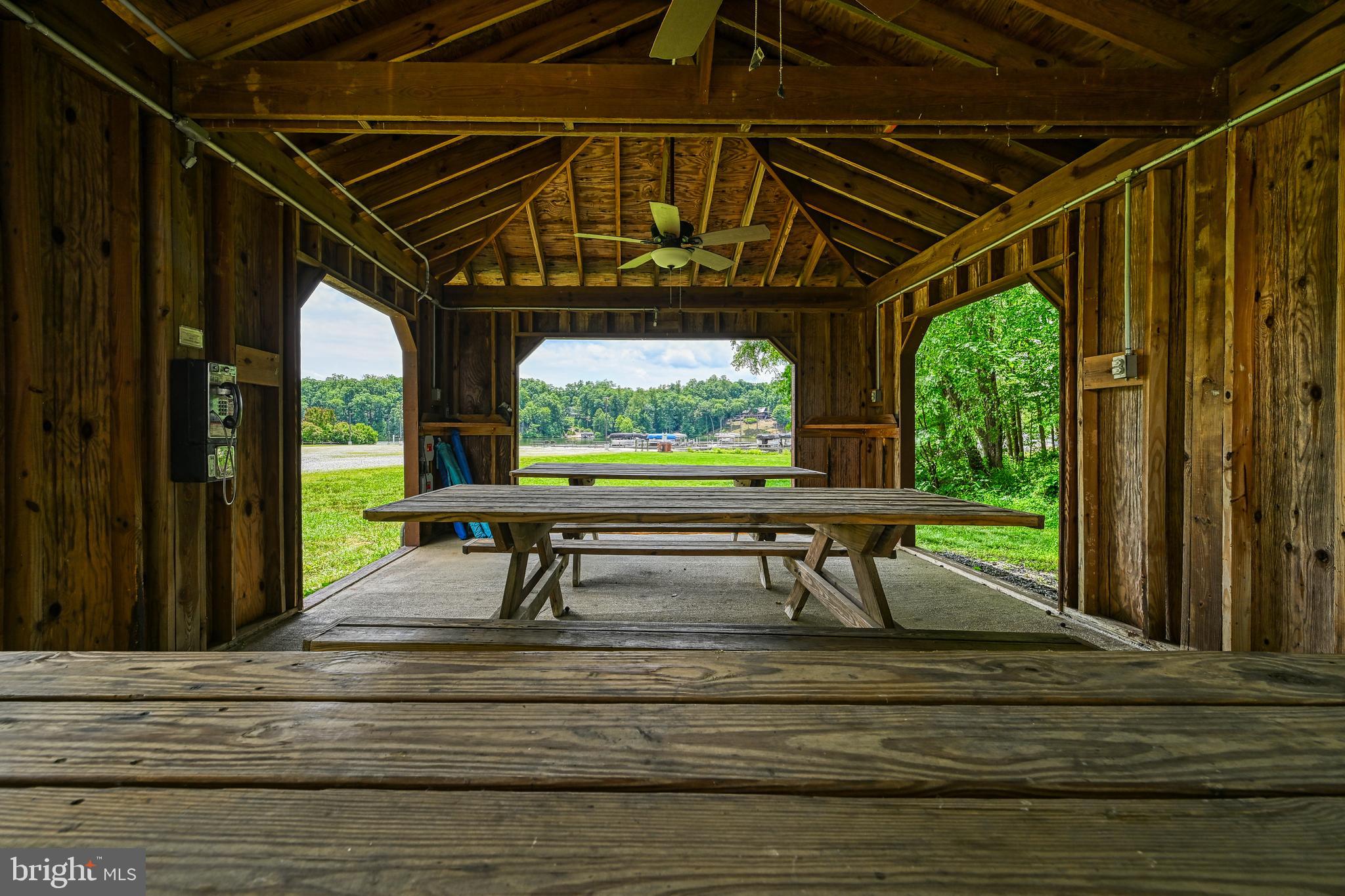 SHOREWOOD - Residential