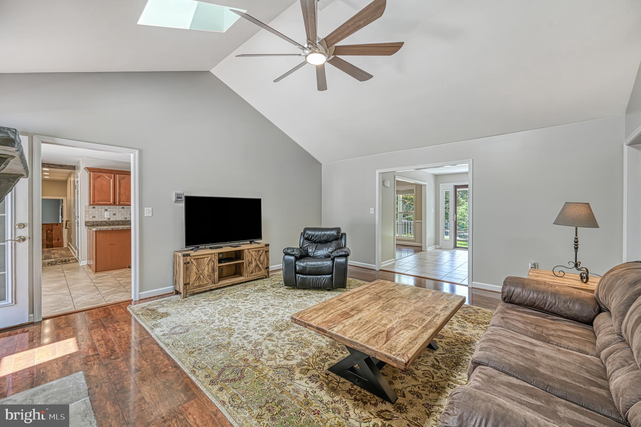 SHOREWOOD - Residential