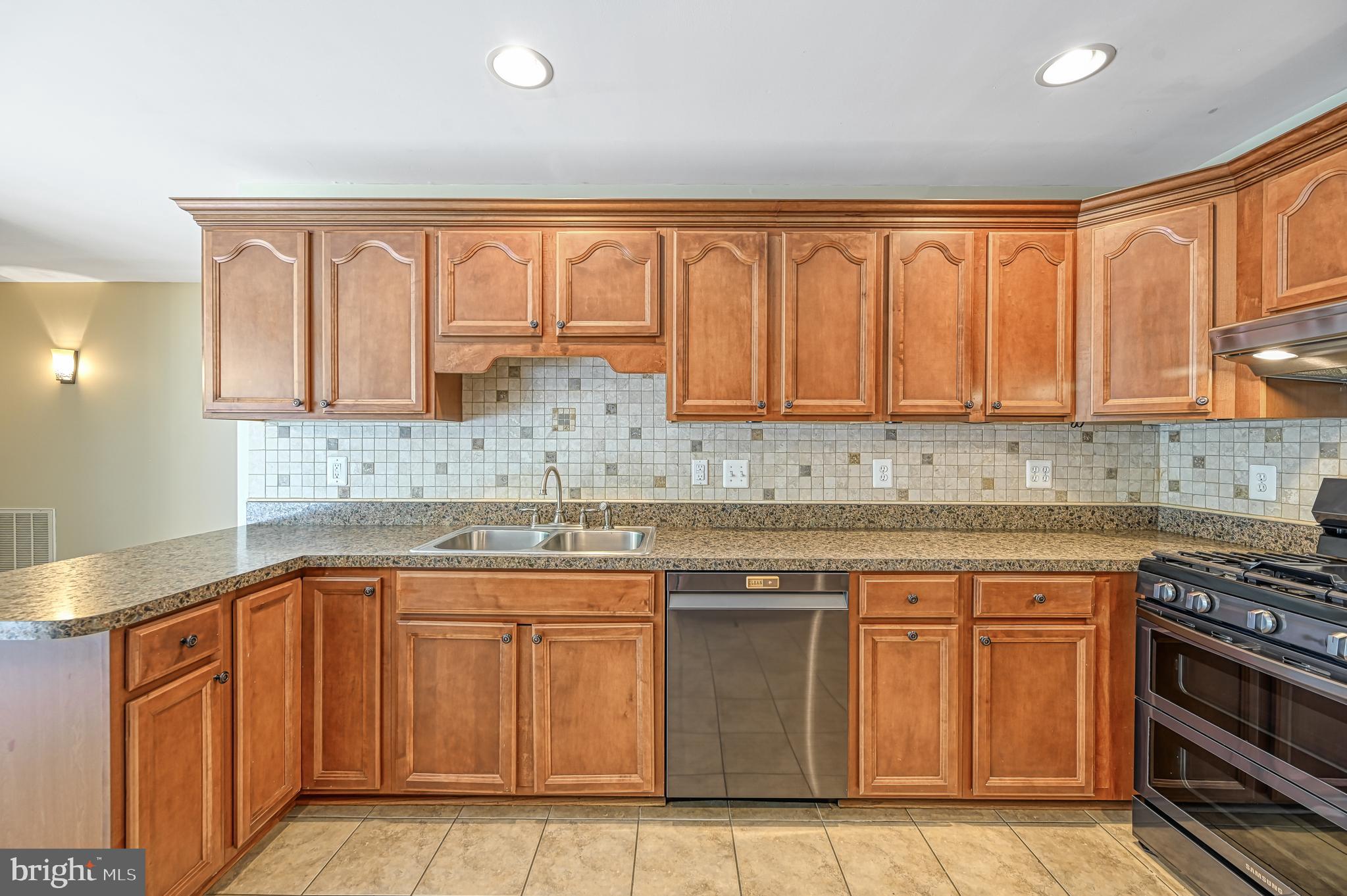 SHOREWOOD - Residential