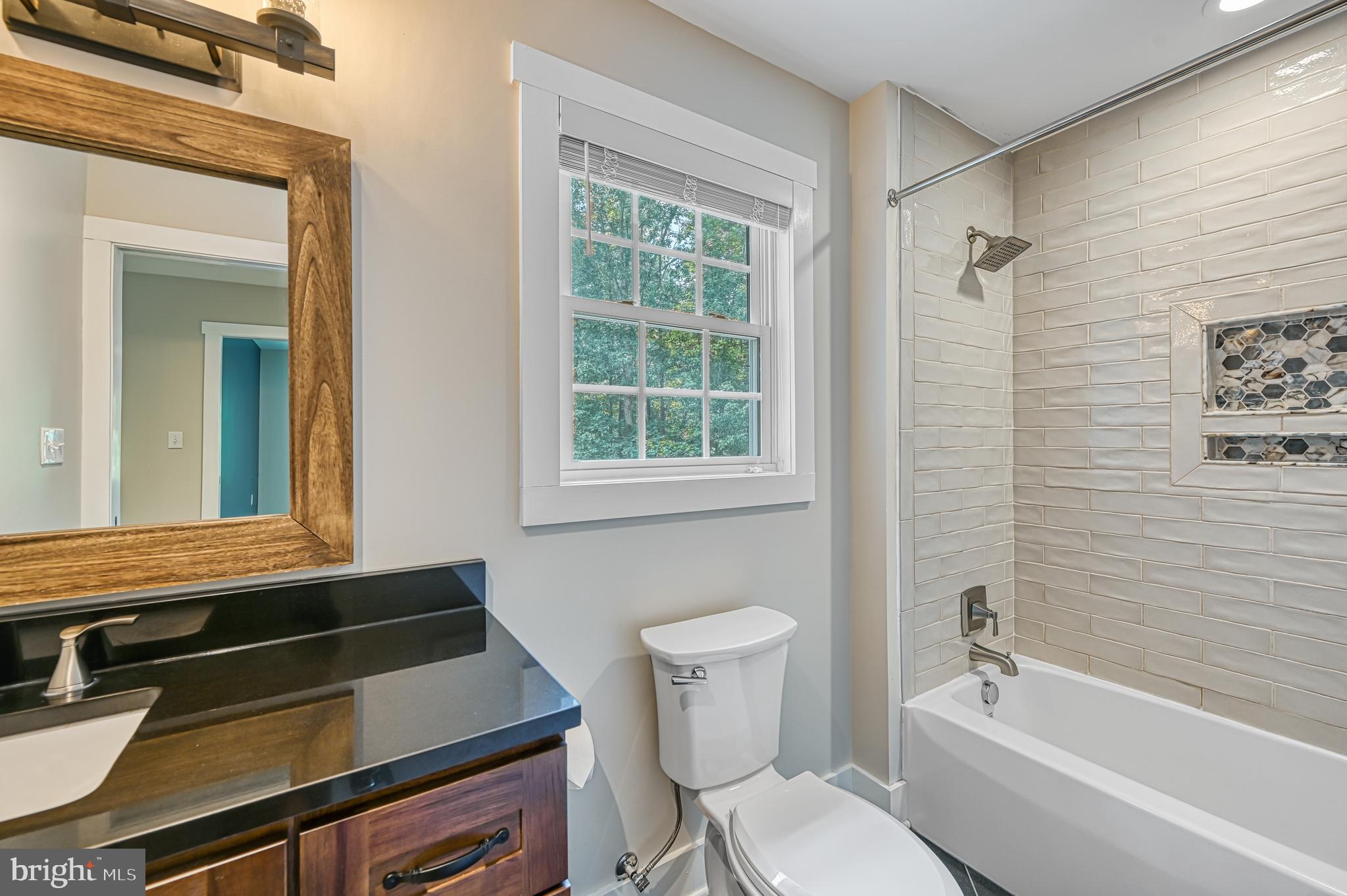 SHOREWOOD - Residential