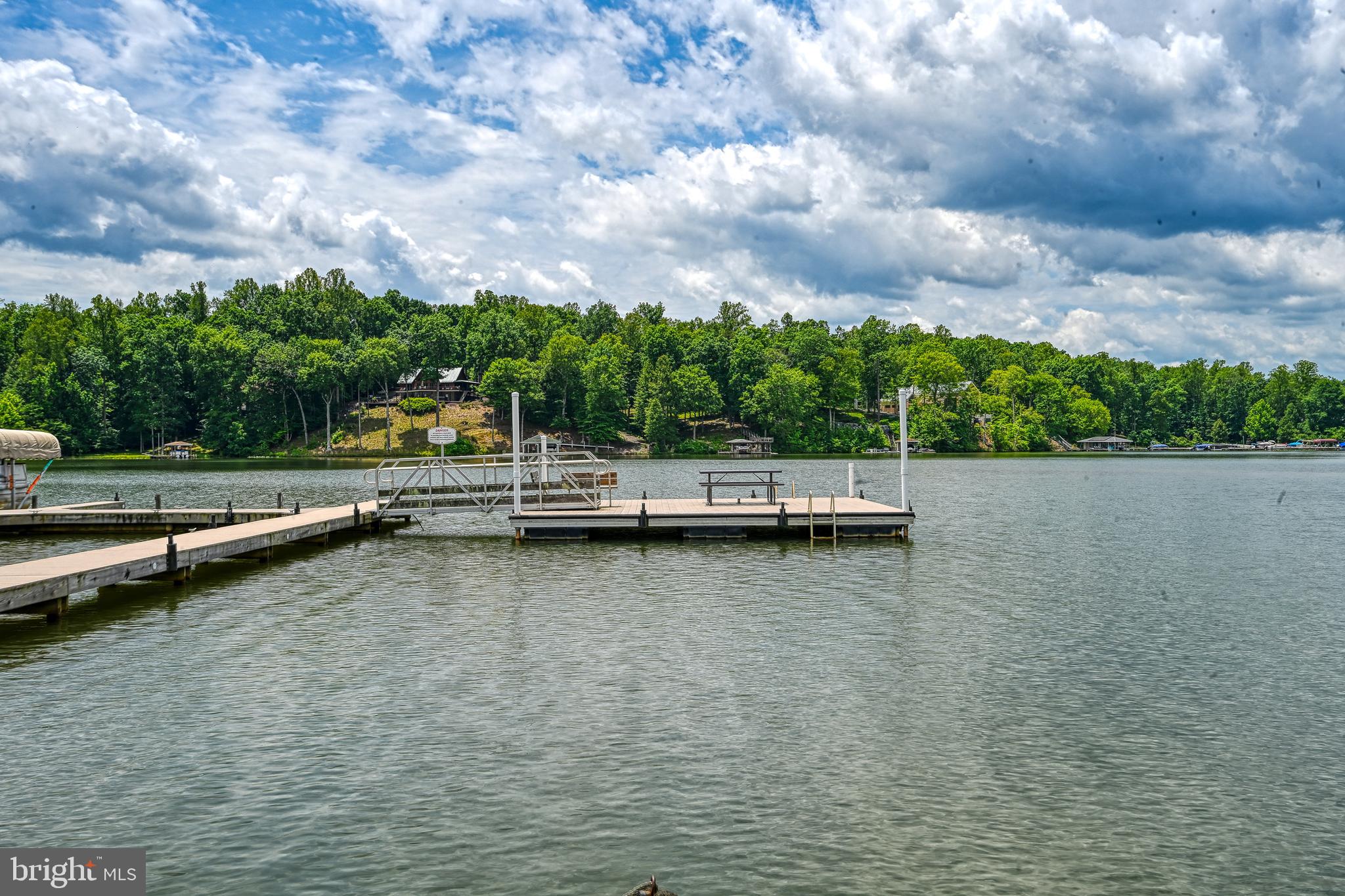 SHOREWOOD - Residential