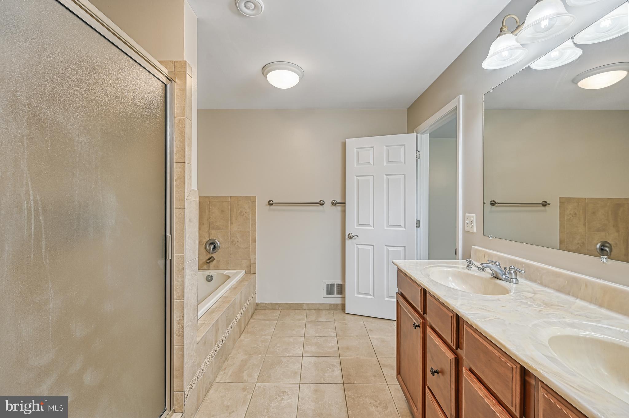 SHOREWOOD - Residential