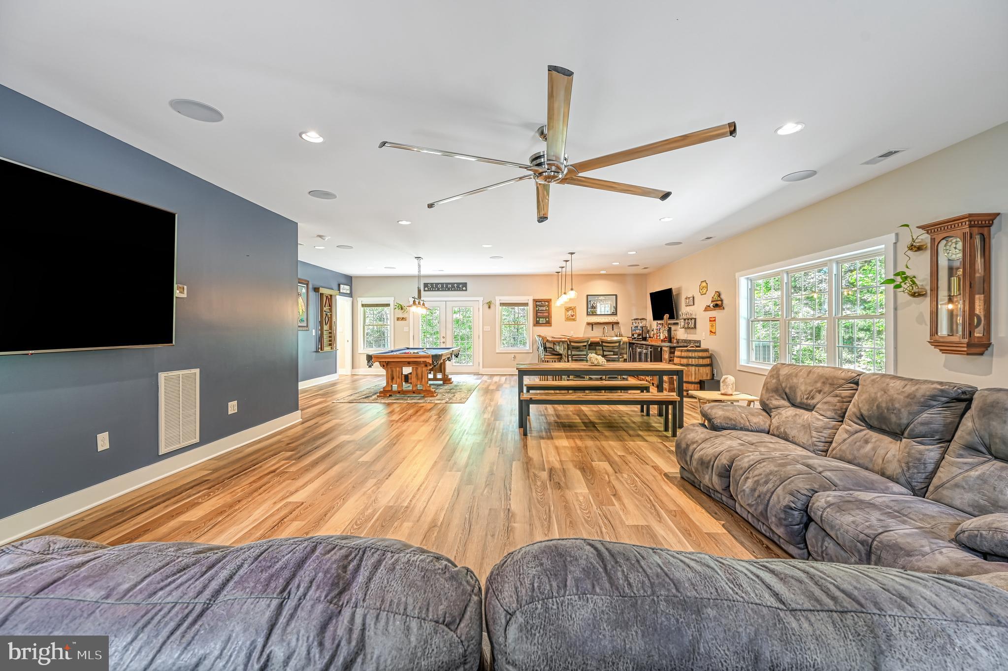 SHOREWOOD - Residential