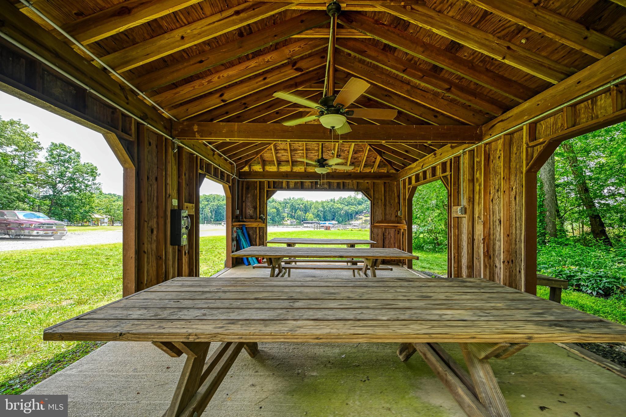 SHOREWOOD - Residential