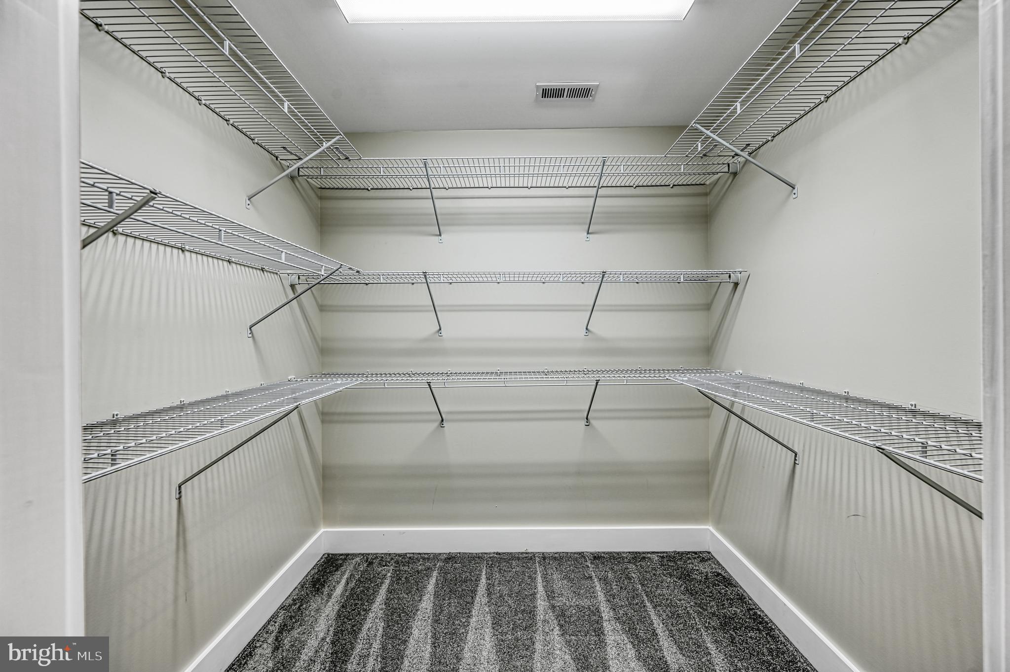 SHOREWOOD - Residential