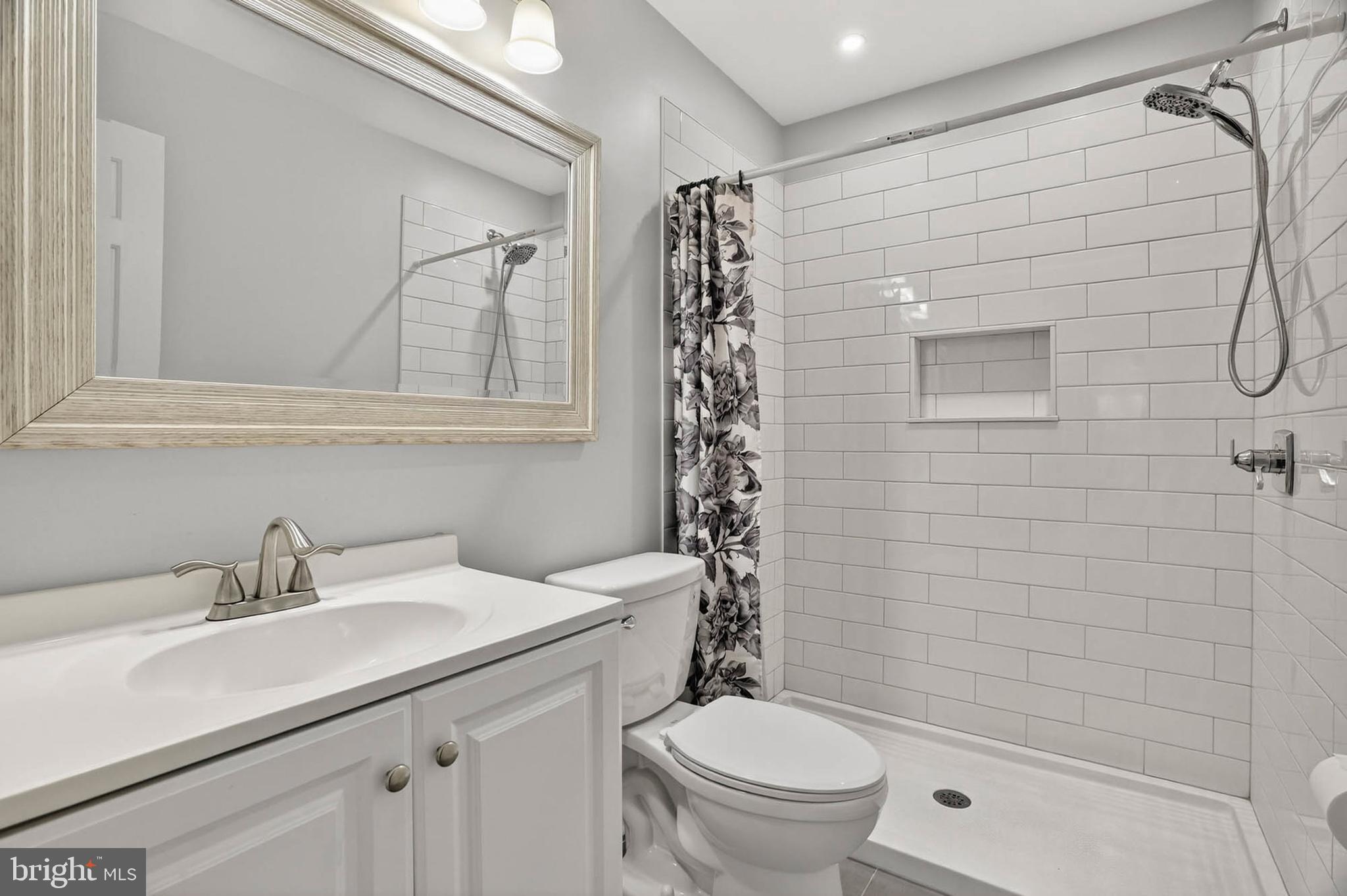 TOLL HOUSE - Residential Lease