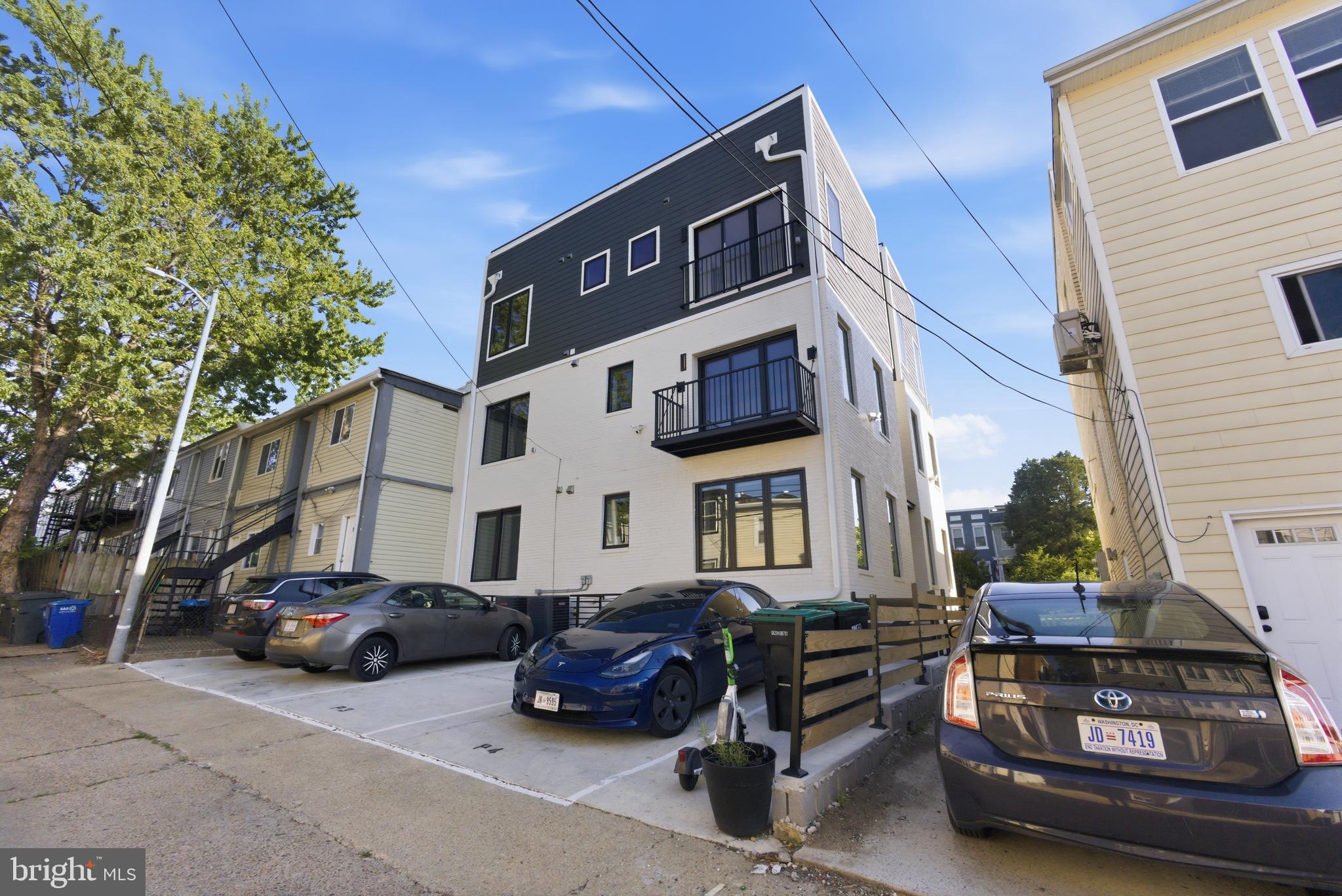 1140 OATES STREET NE 201