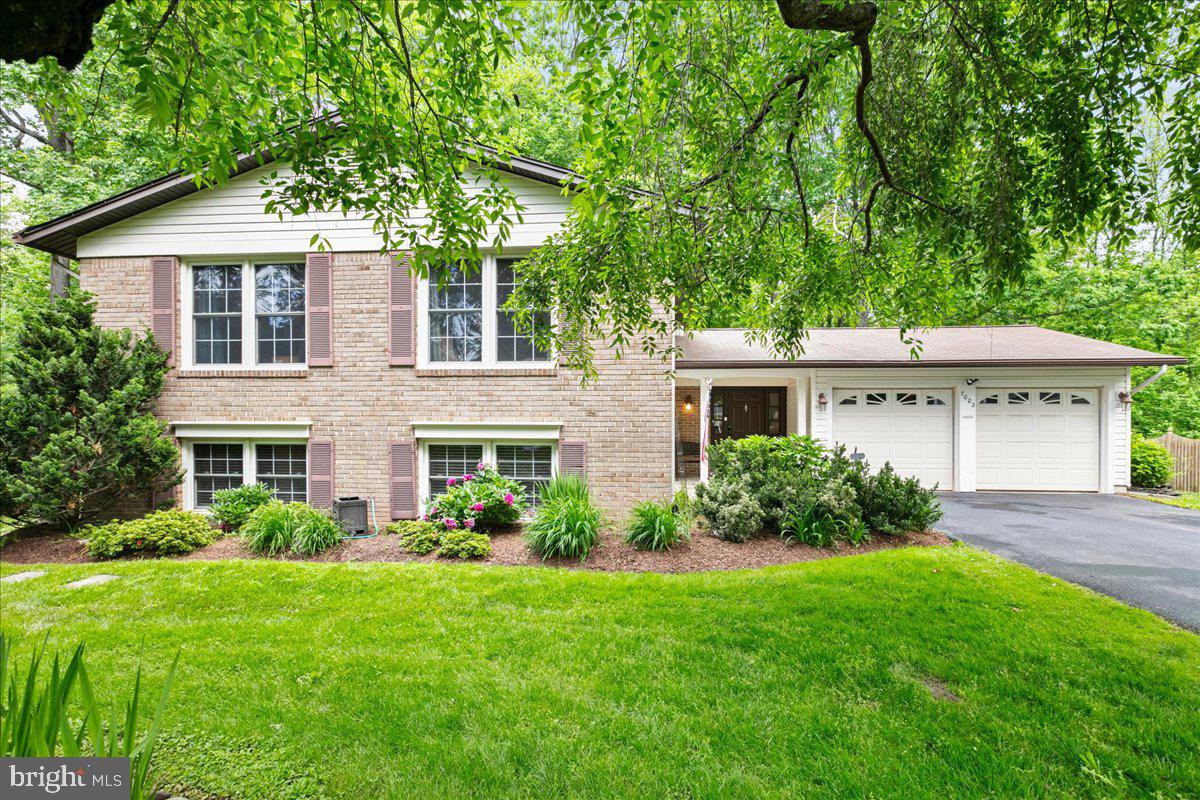 LONGWOOD KNOLLS - Residential