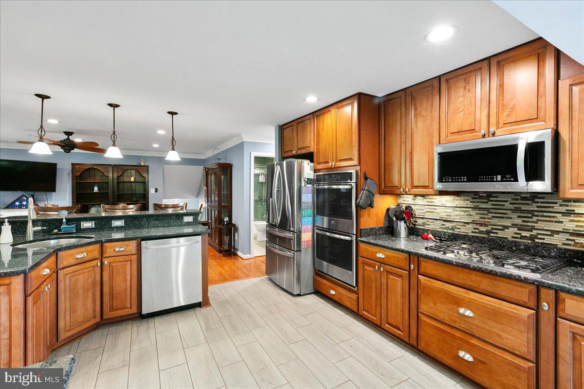 LONGWOOD KNOLLS - Residential