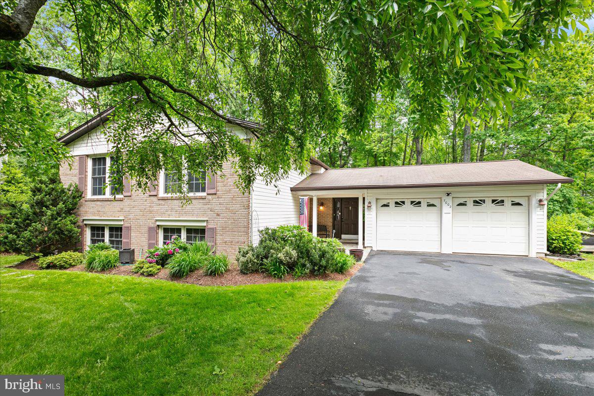 LONGWOOD KNOLLS - Residential