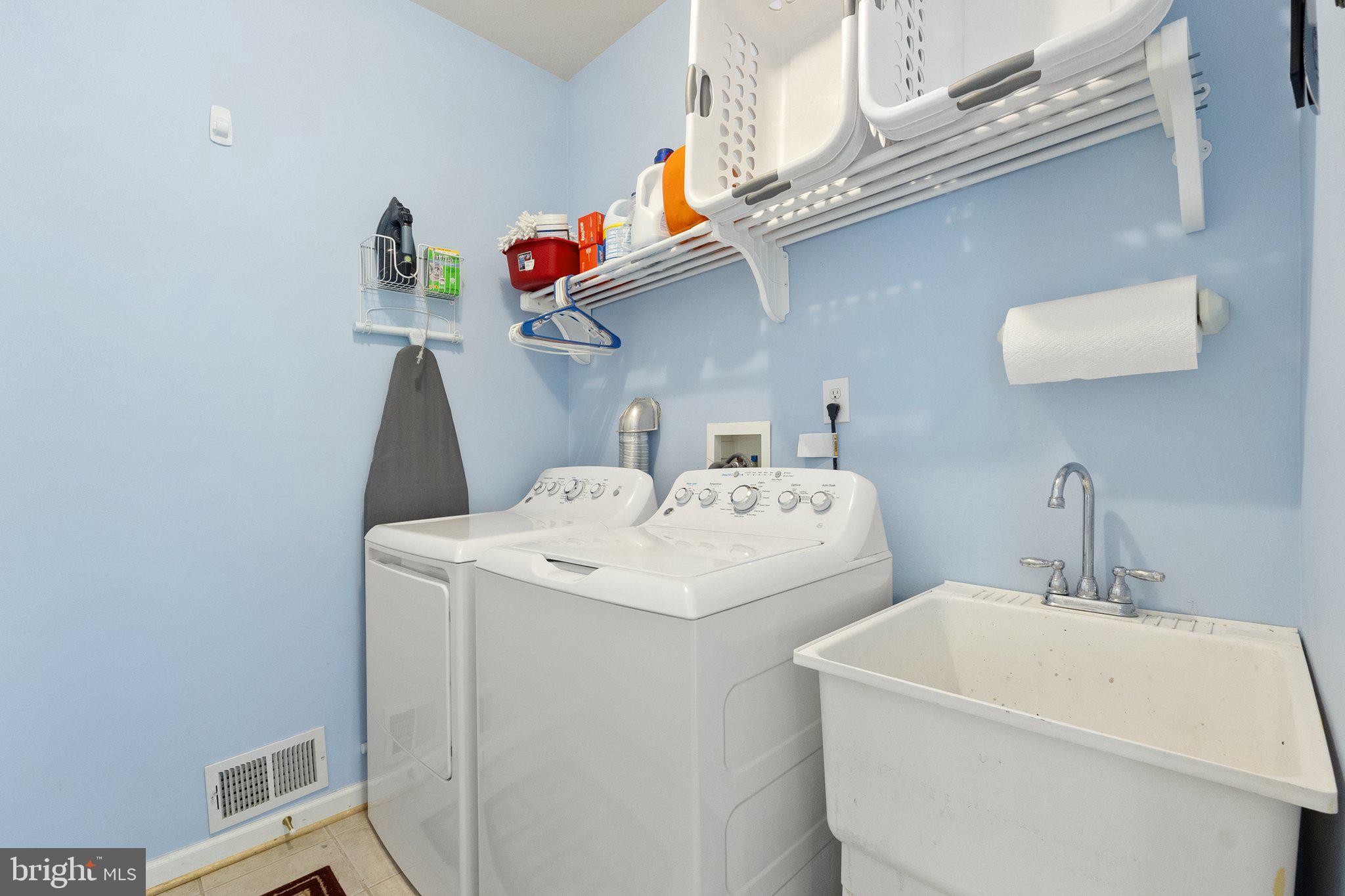 LOCUST HILL - Residential