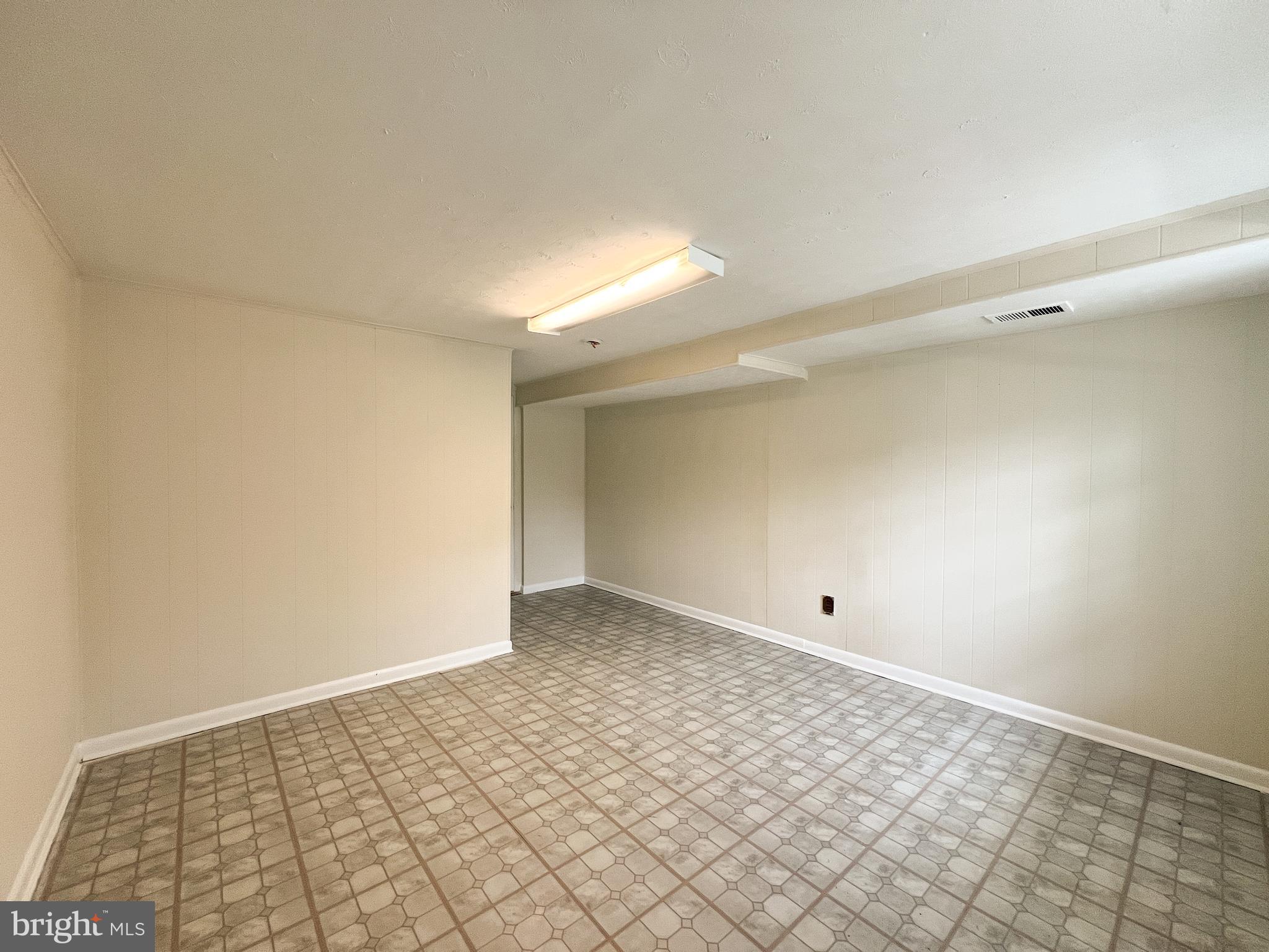 CARROLL KNOLLS - Residential Lease