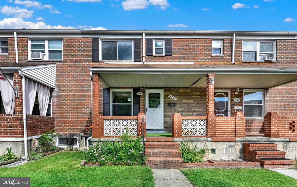 This wonderful 3 bed and 2 full bath home in Fox Ridge Manor is ready for its new tenant(s). Upstairs there are 3 bedrooms and 1 full bathroom giving enough space for you and your family. The main level has an inviting living room, a dining room right off the kitchen, and a sunroom perfect for relaxing or having guests. In the basement there is more space for a family room or even another bedroom since there is another full bathroom down there too. Also, in the basement is a laundry room with room to store personal items. Outback you have a fenced in back yard along with a 1 car detached garage giving you convenient parking at all times. Come take a look and make it yours! Apply on RentSpree. Income 3x monthly rent.