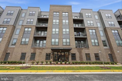 Photo of 21950 Garganey Terrace #503, ASHBURN, VA 20147 (MLS # VALO2126076)