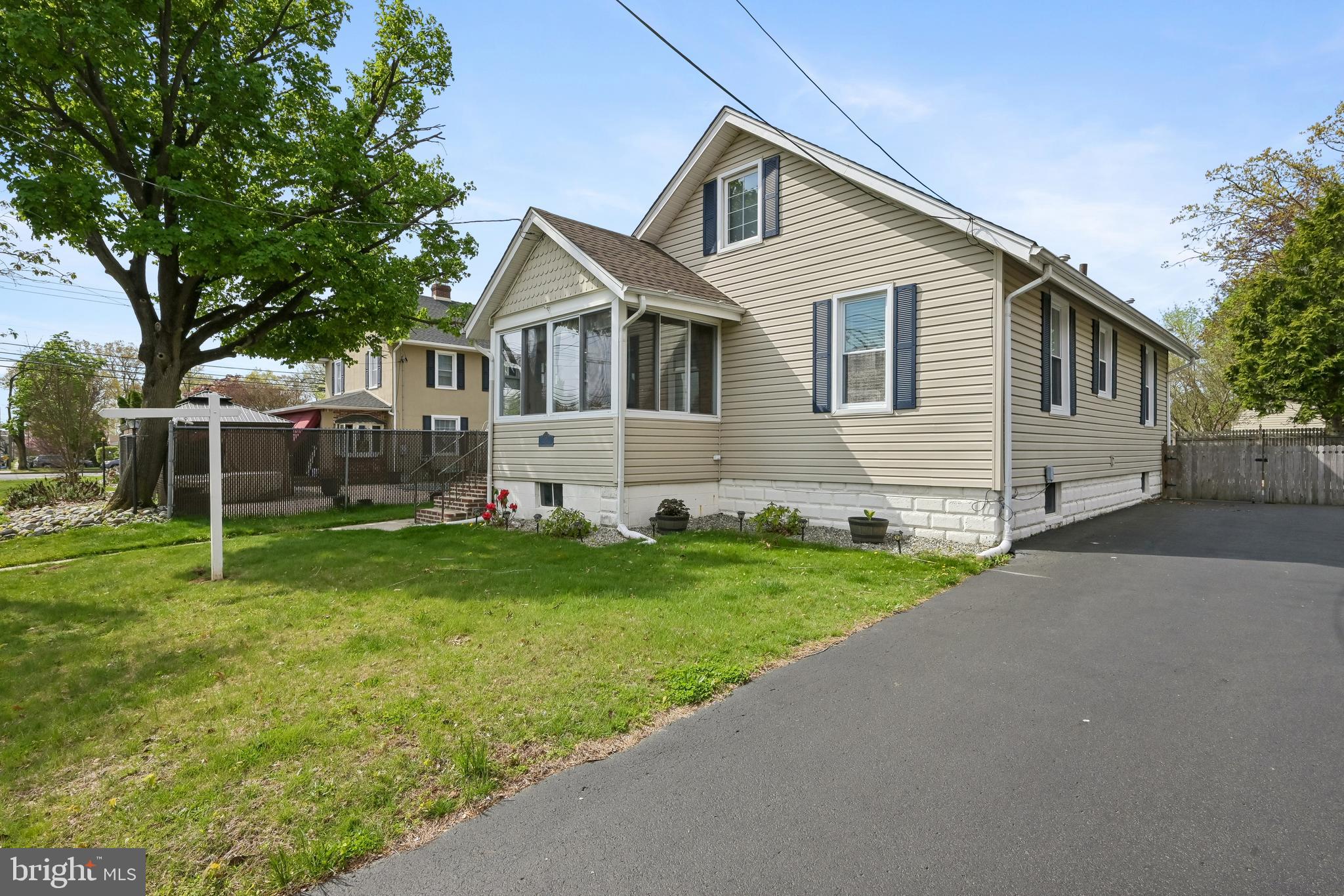 323 MAPLE AVENUE
