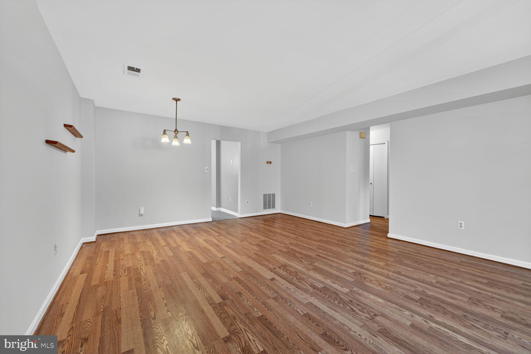 1625 S BARTON STREET 16