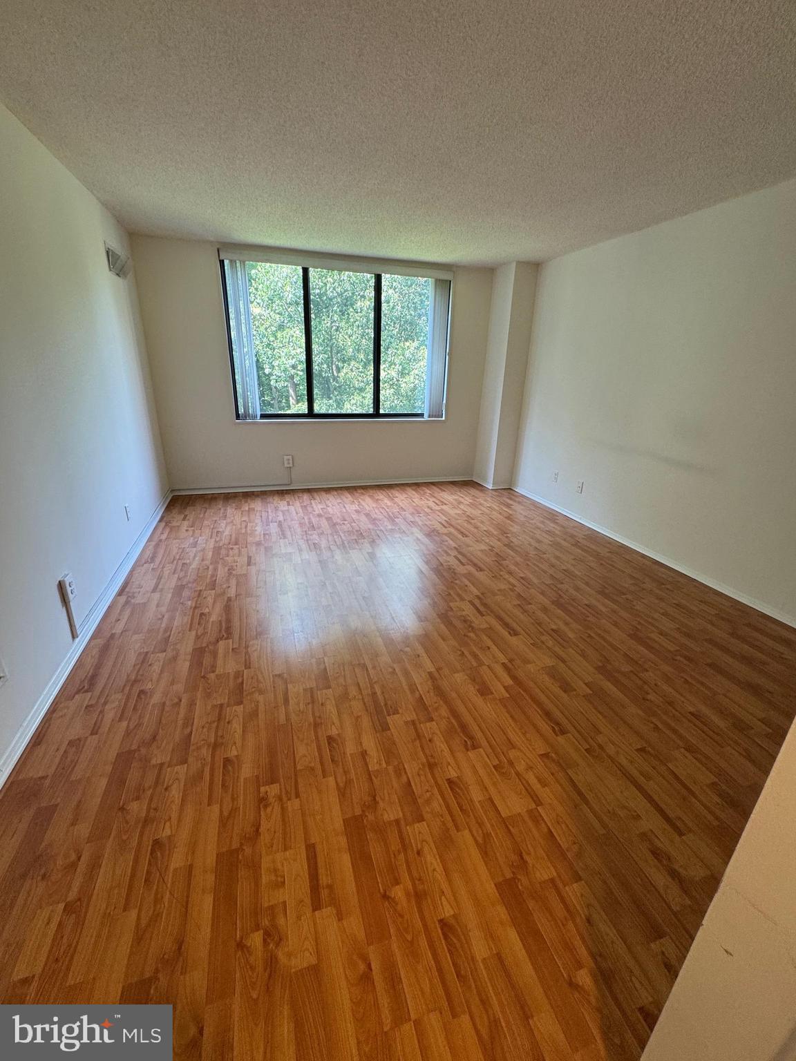 PROMENADE TOWERS - Residential Lease