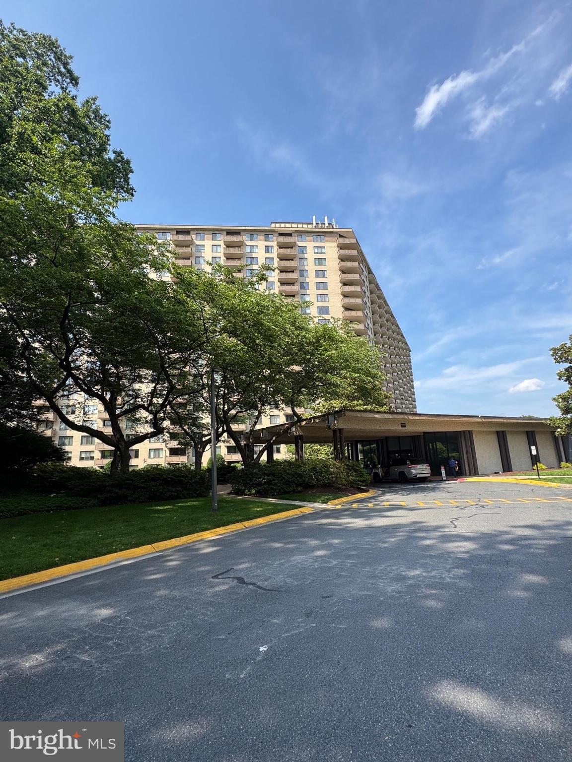 PROMENADE TOWERS - Residential Lease