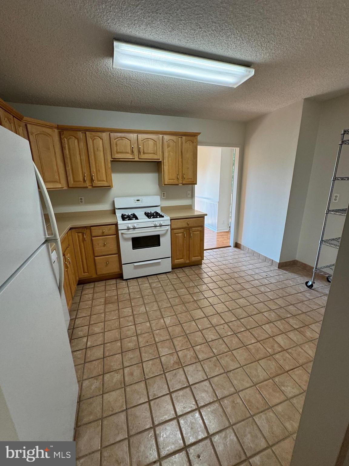 PROMENADE TOWERS - Residential Lease