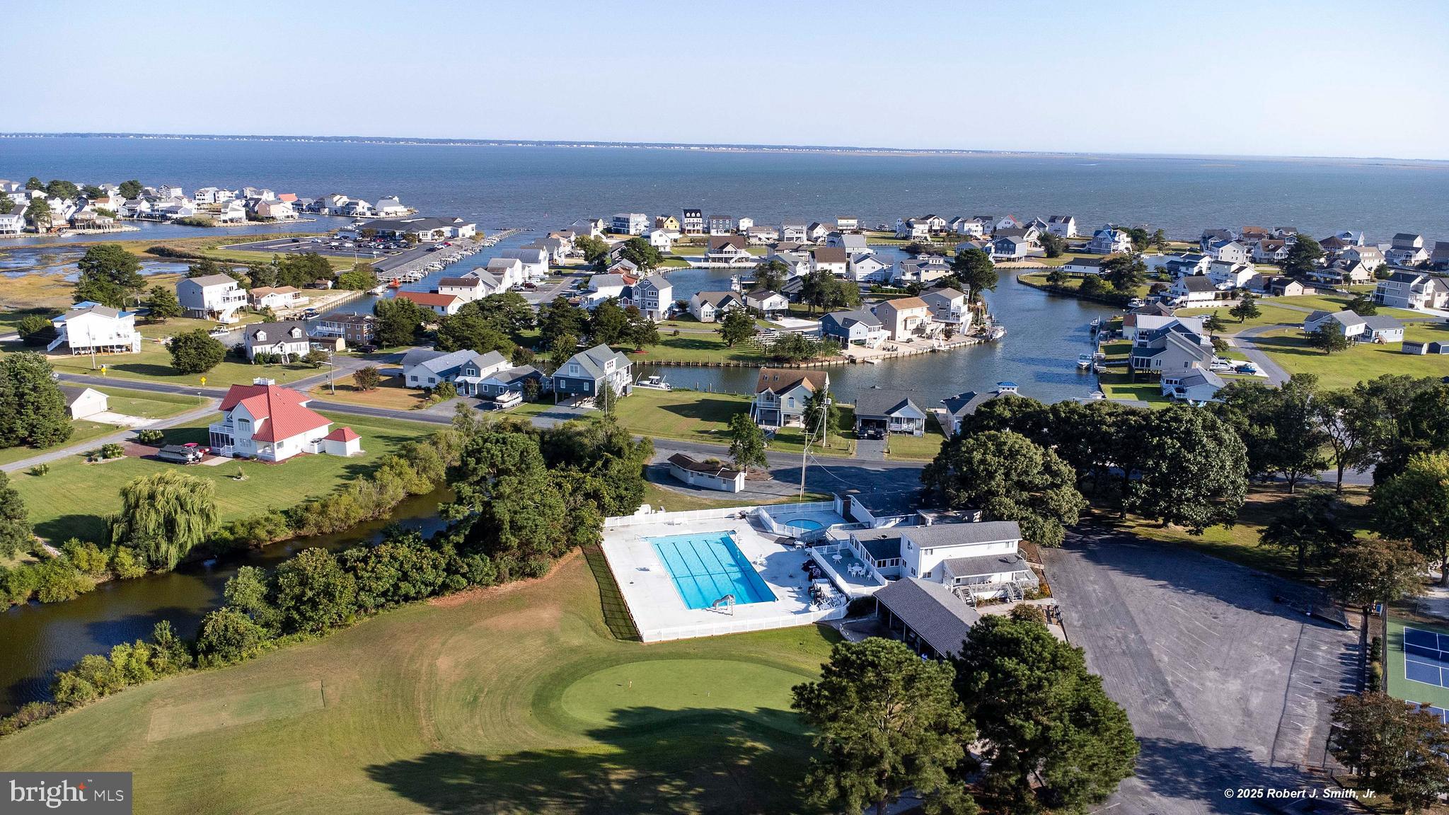 CAPTAIN'S COVE - Residential