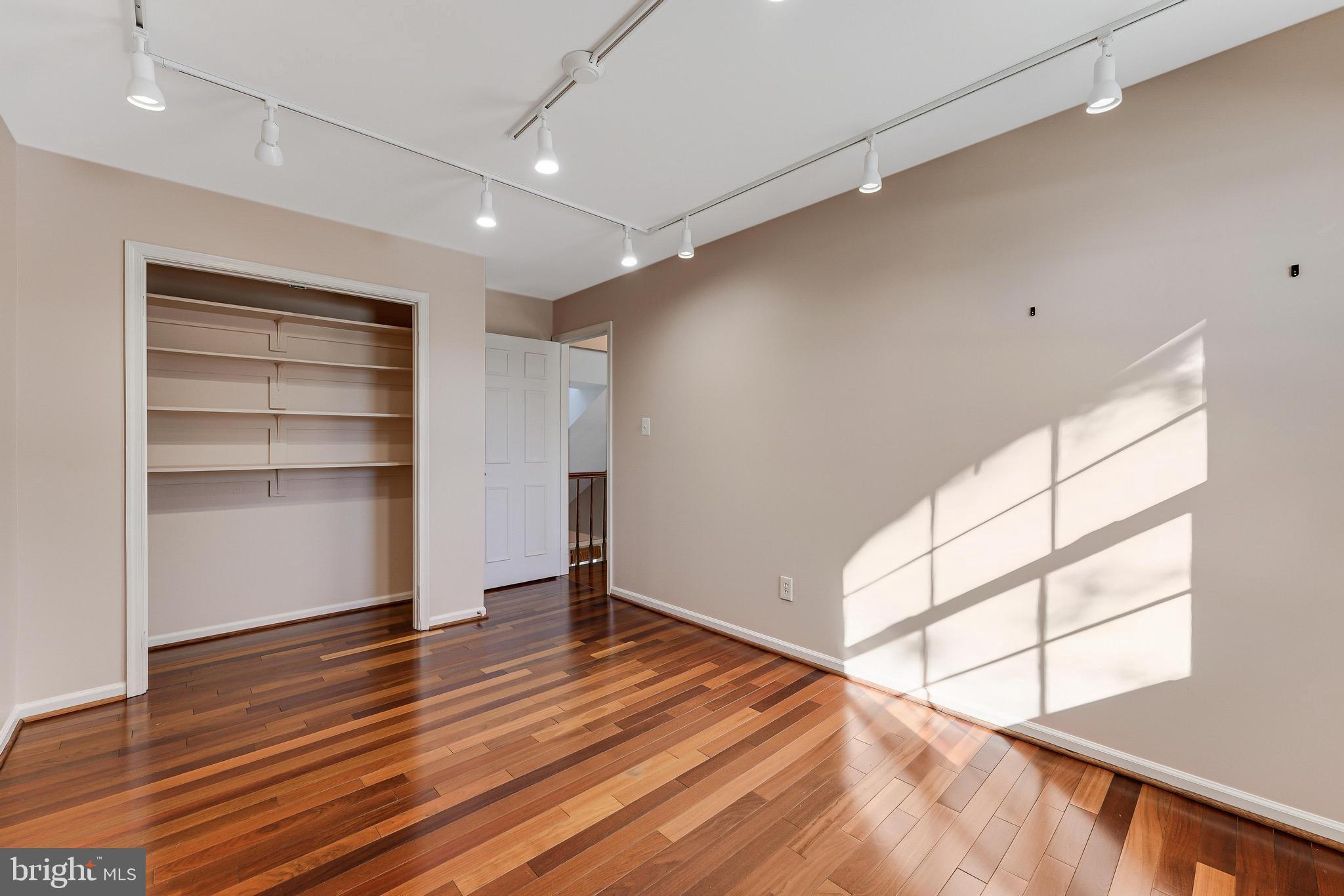 FRANKLIN GLEN - Residential