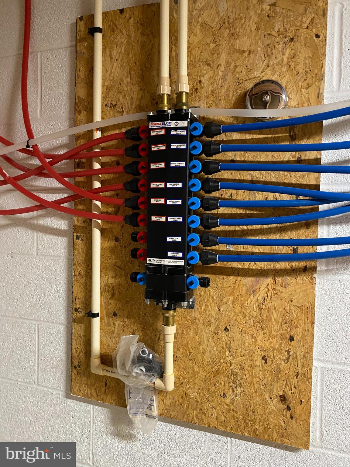 COLONIAL RIDGE - Residential