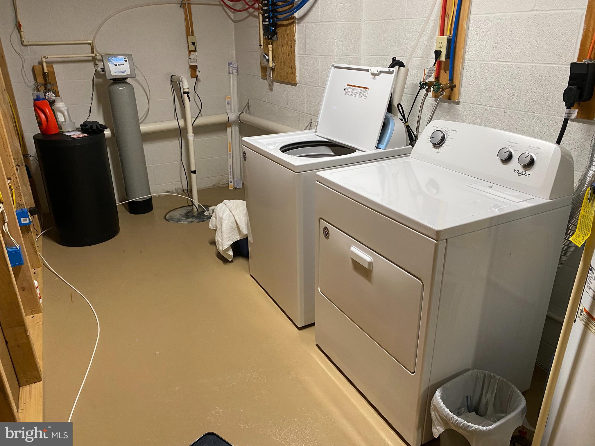 COLONIAL RIDGE - Residential