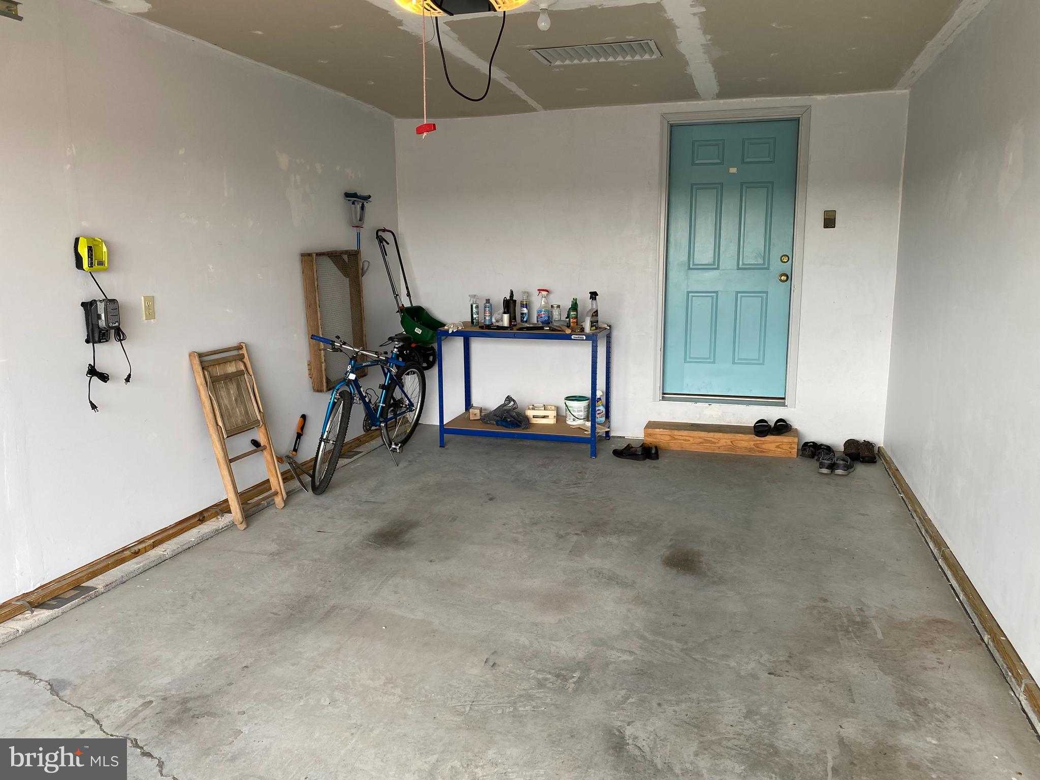 COLONIAL RIDGE - Residential