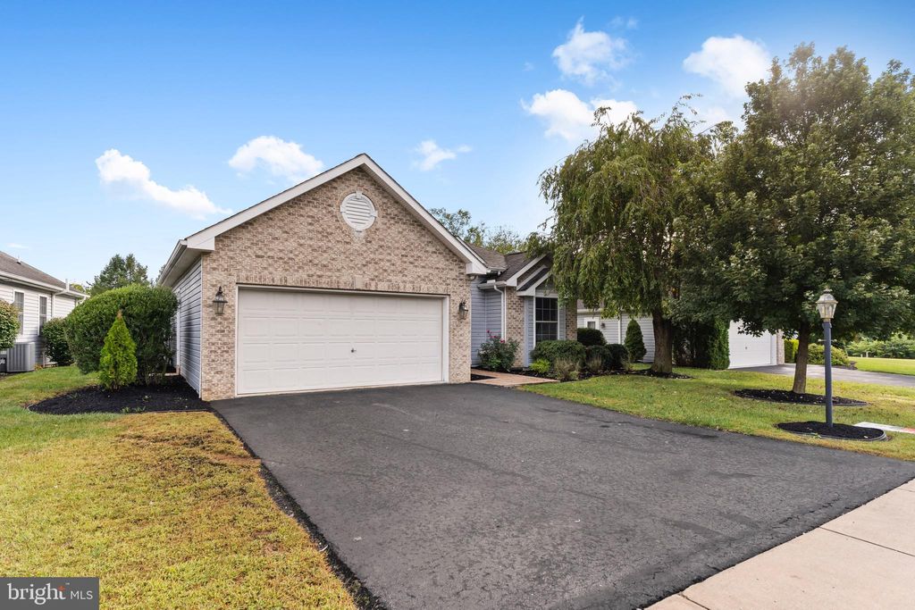 Photo of 8 Longwood Dr, MECHANICSBURG, PA 17050 (MLS # PACB2046804)