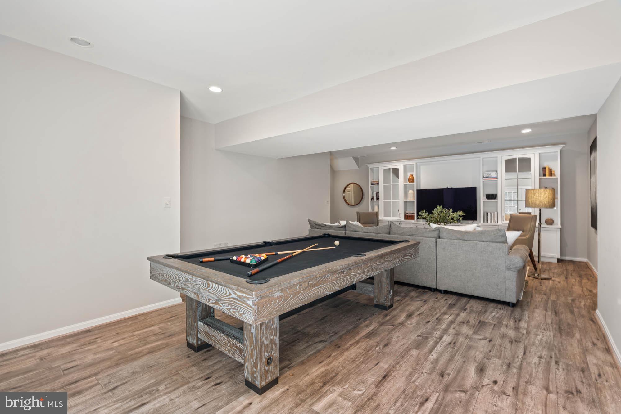 RIVER OAKS - Residential