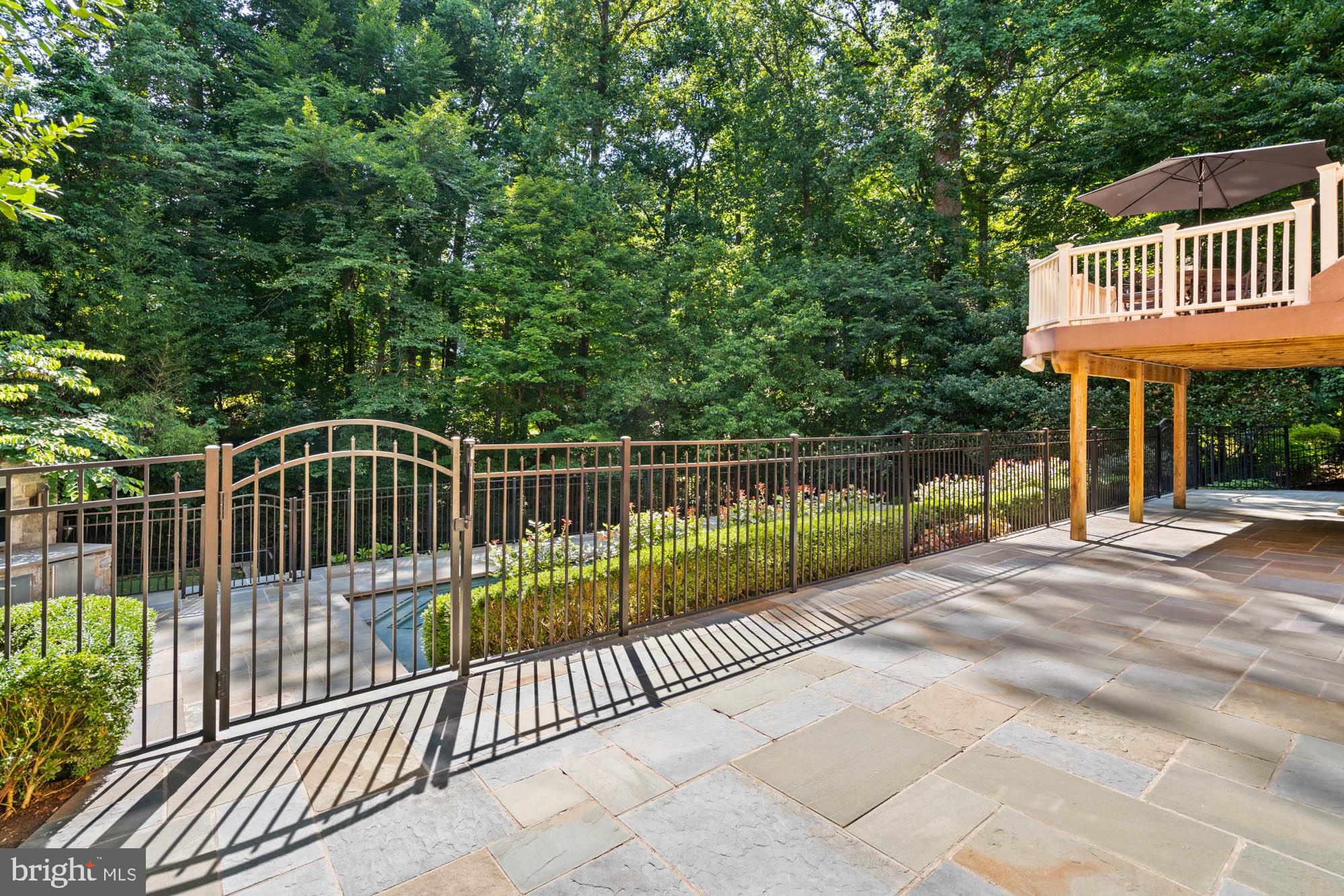 RIVER OAKS - Residential