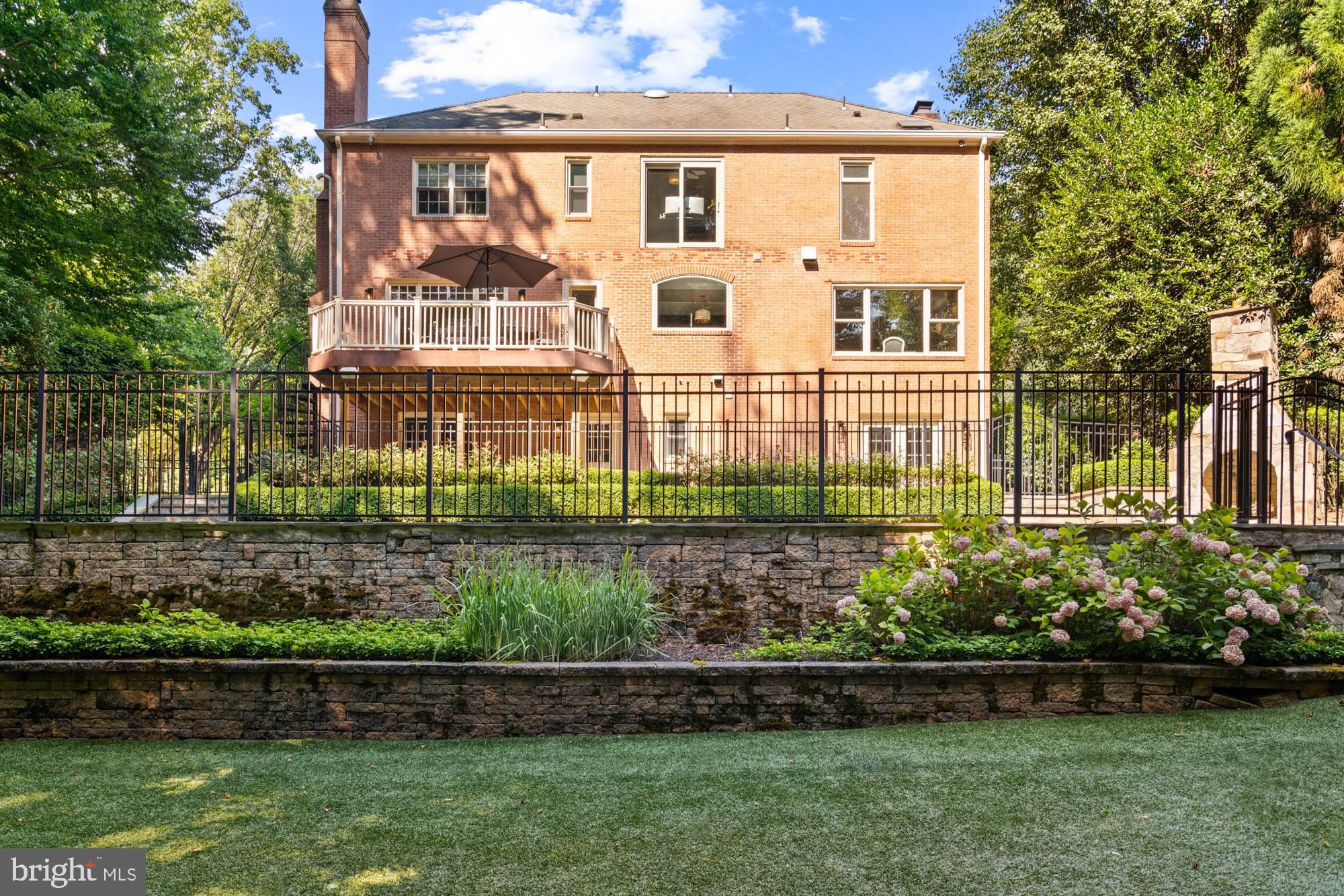 RIVER OAKS - Residential