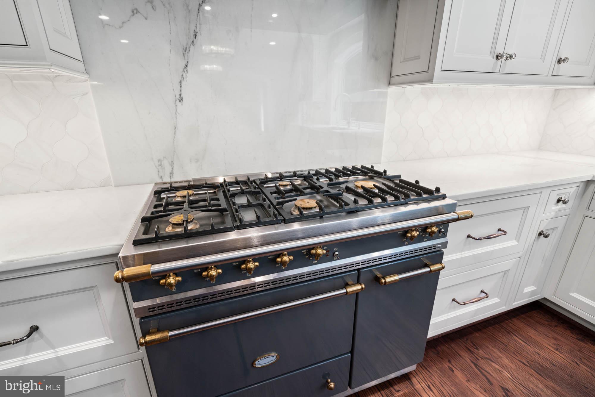 RIVER OAKS - Residential