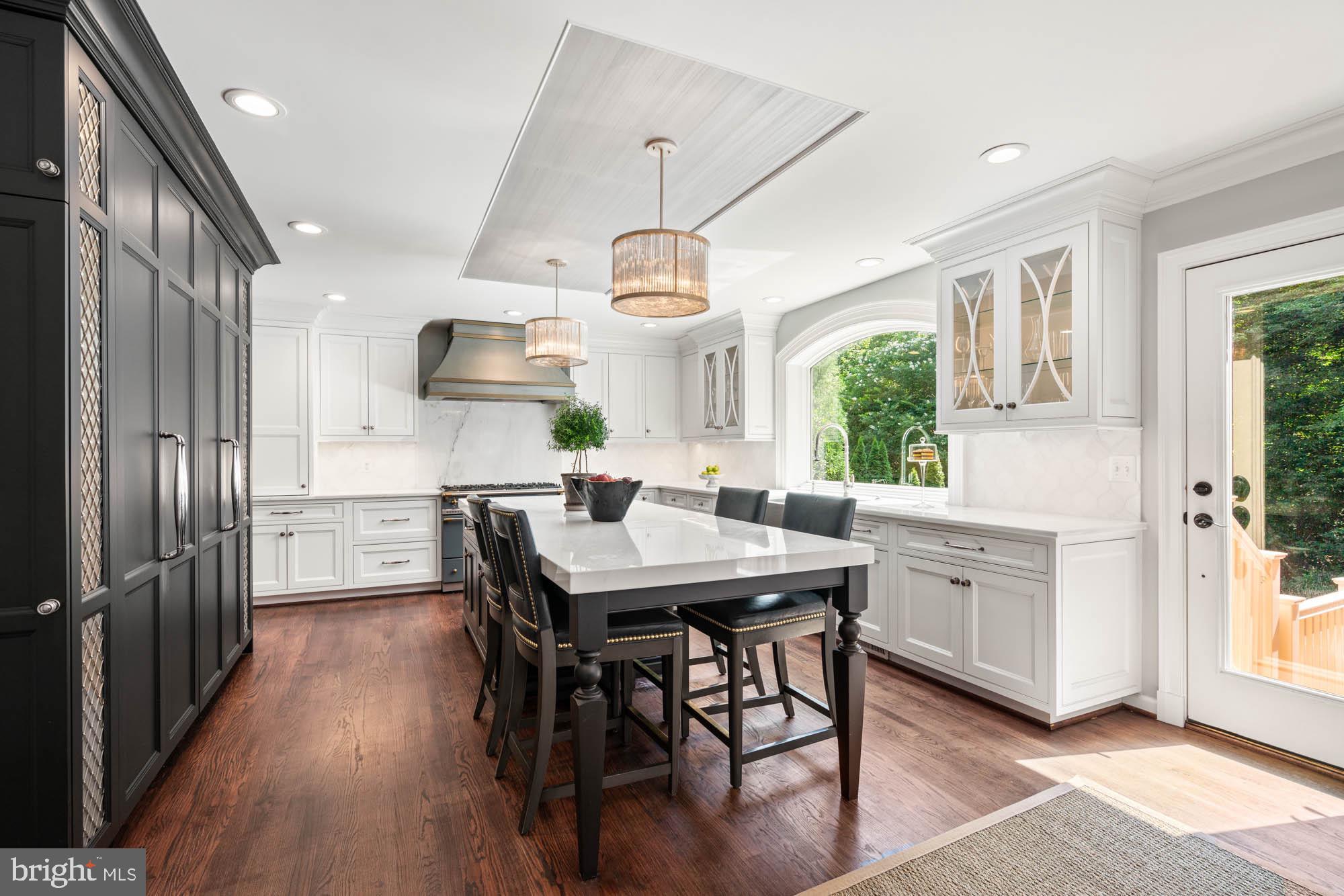 RIVER OAKS - Residential